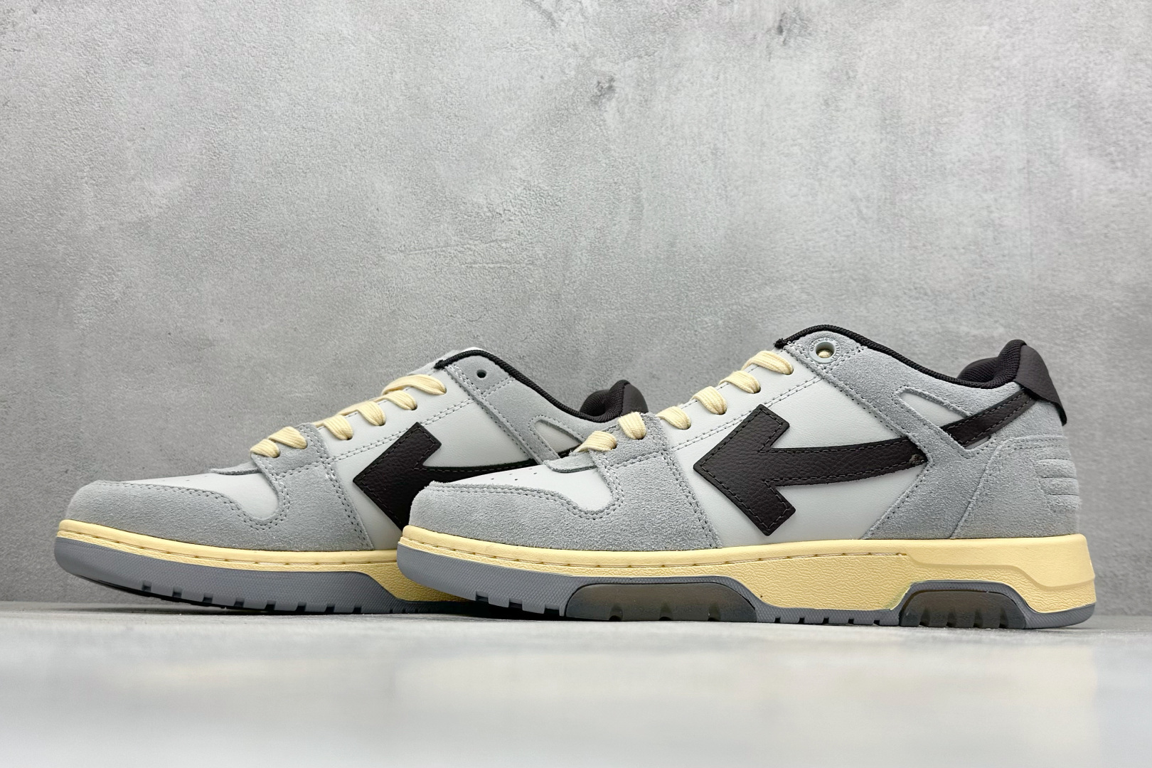 图片[5]-S版 OFF-White C/O VirGil Abloh 时尚百搭休闲鞋 独家首发新款 采用环保牛剖革组合网织布鞋面材质 鞋垫嵌入发泡缓震EVA物料 正确中底搭载EVA轻量缓震 外置牙钉防滑橡胶大底 正确配件同步定制 尺码：36-47-选品中心