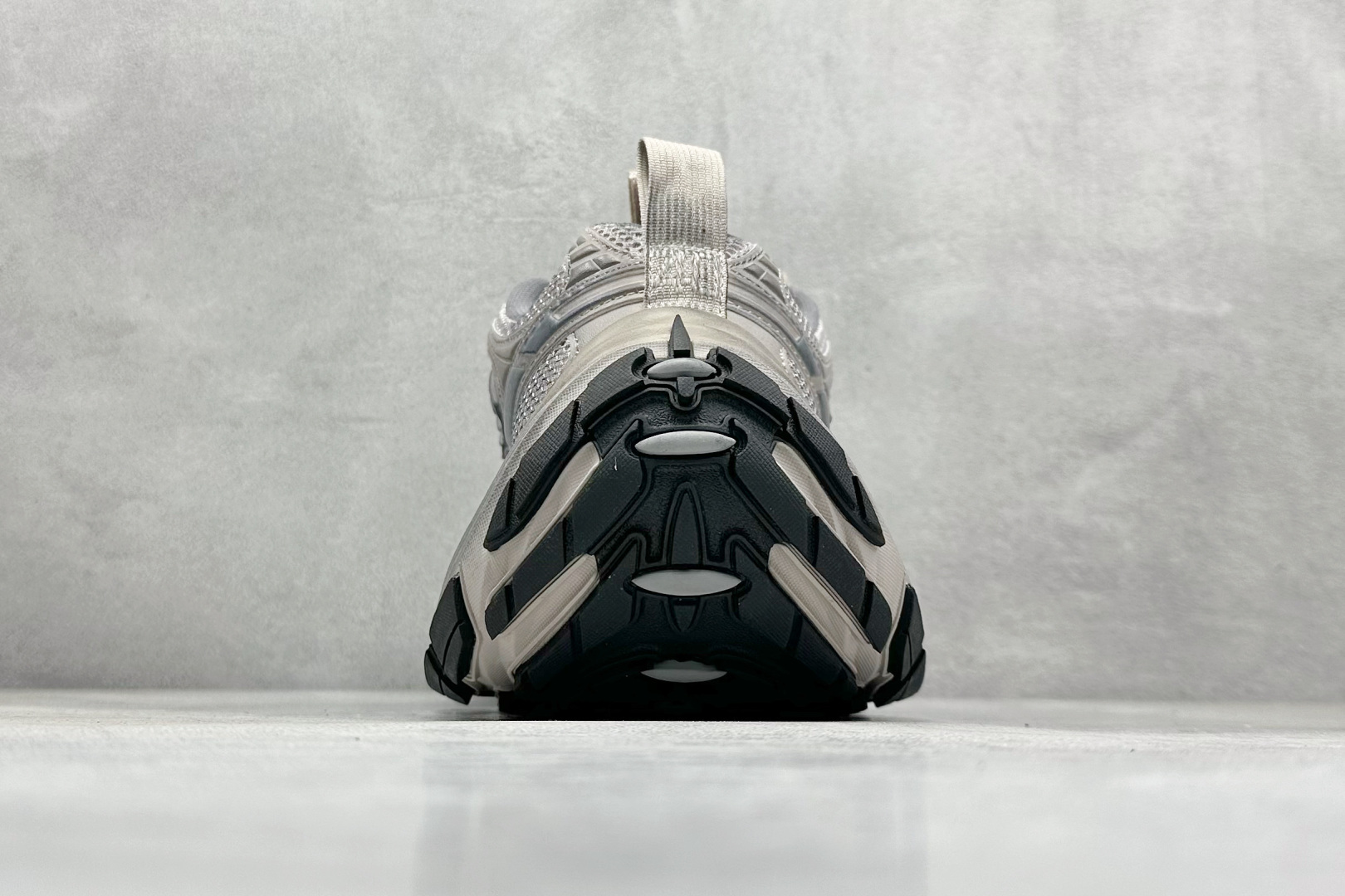 图片[6]-OK Balenciaga巴黎世家 系带 低帮生活休闲鞋 巴黎十二代 采用超细纤维和网布 其前卫的设计、夸张的体积和反光细节赋予其特别的轮廓 采用网布材质制成，带来良好脚感舒适透气，外观依旧采用是经典造型，鞋身富有潮流感且易穿搭，目前市面唯一原厂滚筒做旧，多层组合橡胶大底防滑耐磨 尺码： 35 36 37 38 39 40 41 42 43 44 45 46-选品中心