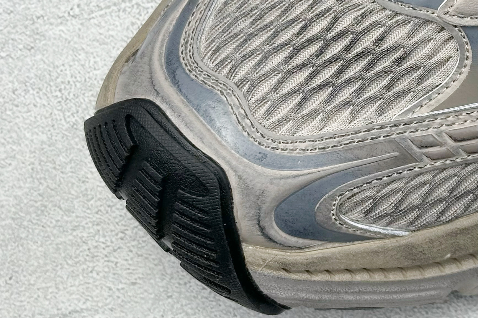 图片[7]-OK Balenciaga巴黎世家 系带 低帮生活休闲鞋 巴黎十二代 采用超细纤维和网布 其前卫的设计、夸张的体积和反光细节赋予其特别的轮廓 采用网布材质制成，带来良好脚感舒适透气，外观依旧采用是经典造型，鞋身富有潮流感且易穿搭，目前市面唯一原厂滚筒做旧，多层组合橡胶大底防滑耐磨 尺码： 35 36 37 38 39 40 41 42 43 44 45 46-选品中心