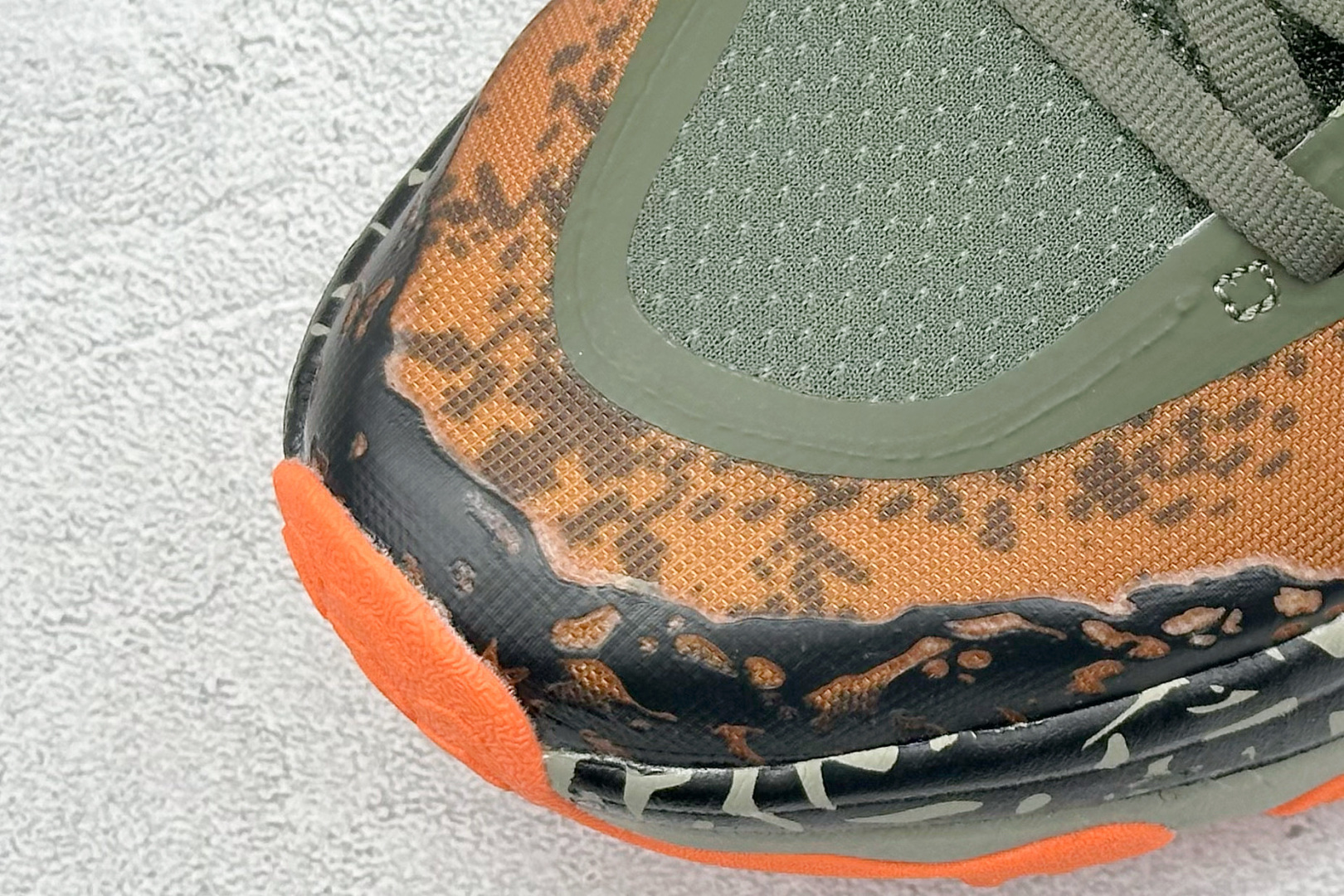 图片[7]-FS版HOKA ONE ONE M Speedgoat 6 低帮专业越野跑步鞋 相较于前几代Mafate包裹感更好跟Speedgoat(快速羚羊)系列比起来更加舒适鞋底防滑性能在下坡的石板台阶和原始路面都有很好的表现 HOKA血统属性厚底设计 在快速下坡时起到缓震保护作用减少重力给予脚踝、膝部、髋关节等处带来的冲击力 货号： 1147830/AQL-选品中心