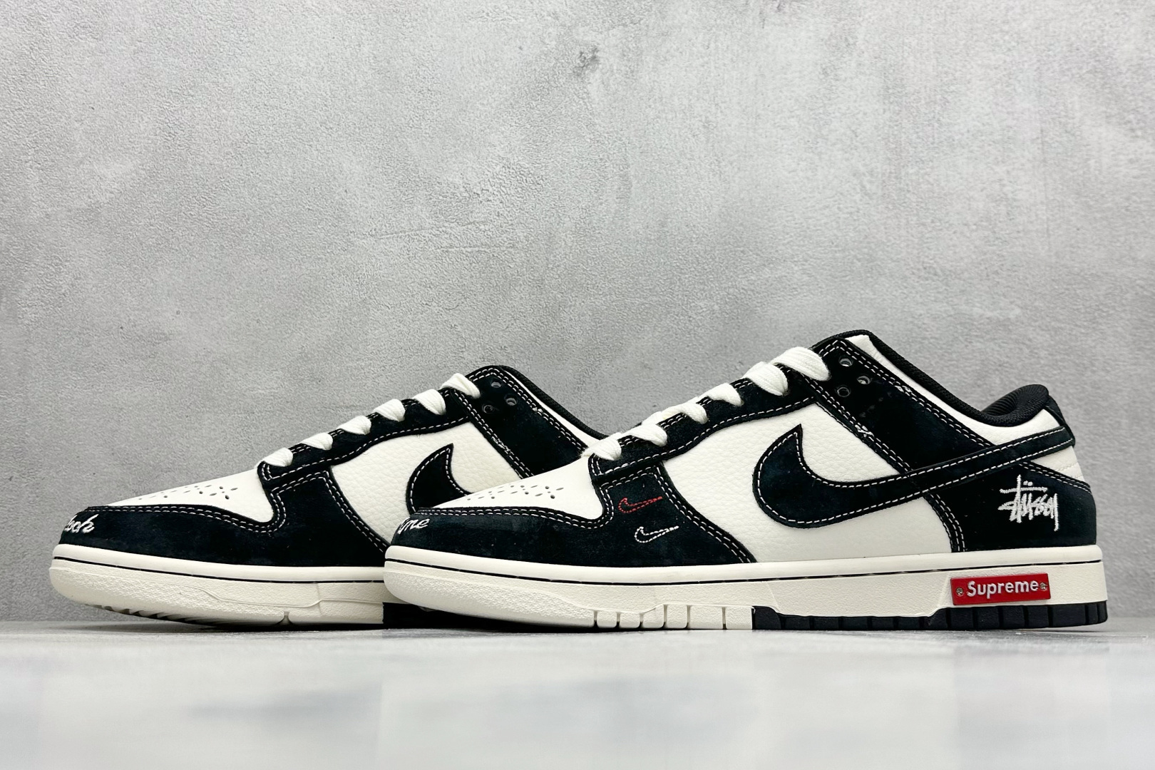 图片[5]-XC版Nike SB Dunk Low 斯图西 x Supreme联名 纯原大厂出品 极力推荐 原装头层材料 独家版型蒸餾加工 帶來的是更好的视觉和脚感体验 大厂纯原品质出货 清洁度 电绣工艺 皮料切割干净无任何毛边 细节完美 货号： MM1089 034 尺码：36 36.5 37.5 38 38.5 39 40 40.5 41 42 42.5 43 44 44.5 45-选品中心