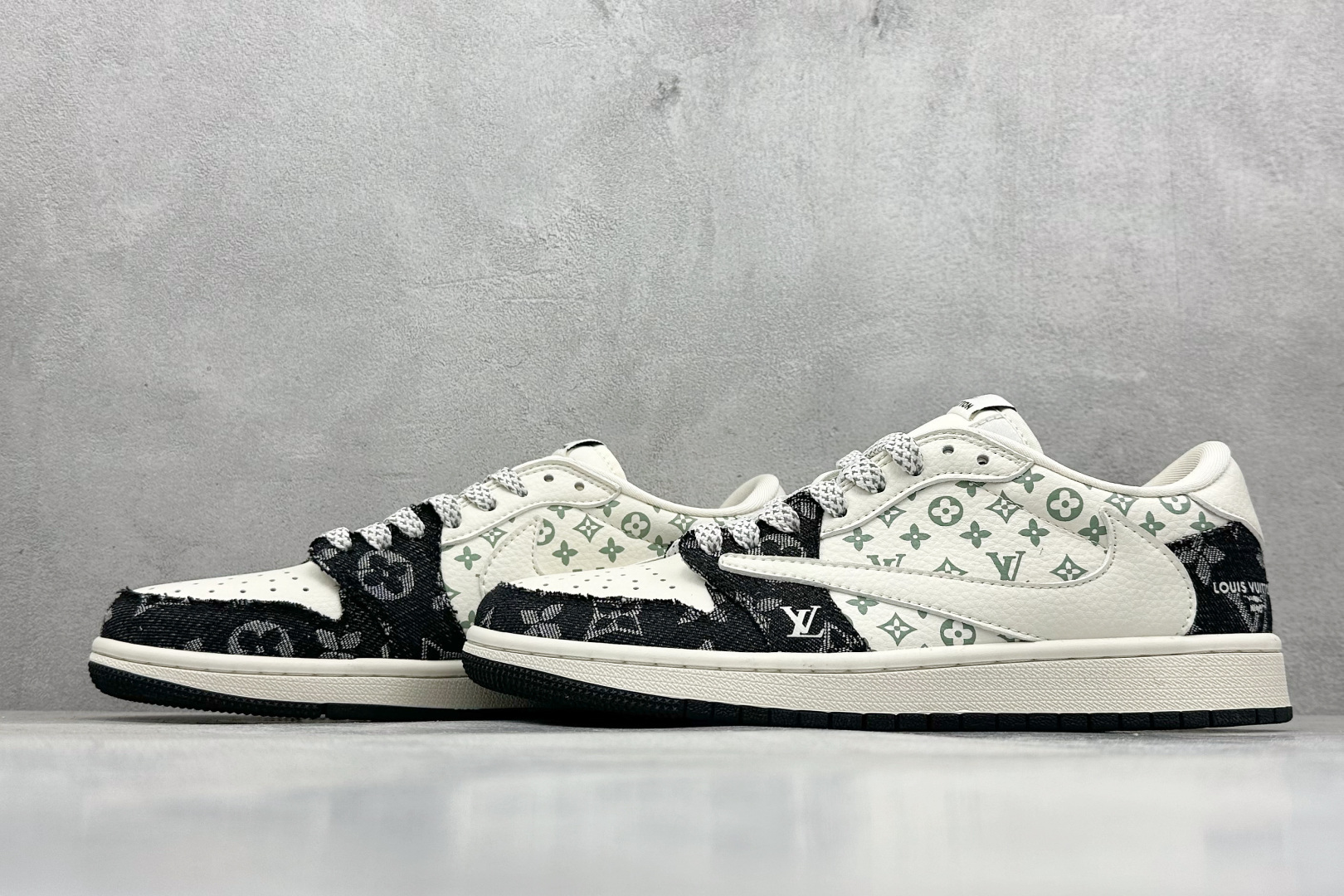 图片[5]-XC版Travis Scott x Fragment Design x Jordan Air Jordan 1 Low OG SP AJ1 乔1 LV黑牛仔印花 低帮文化休闲板鞋  #多方联名合作融合了Travis Scott 独特的音乐风格，藤原浩个性的设计风格以及Jordan品牌的经典元素 使其成为一双具有独特身份和价值的鞋子 清新而立体的外观加上联名标识更突出了其独特身份 这种配色方案显示出活力和时尚感 在视觉上引人注目 鞋身的质感和细腻的细节处理使其显得高端而格调十足 这款“倒钩”联名是设计与创意完美结合 融合多方的个性风格是一款备受瞩目的潮流鞋款  货号： SJ2068-008 尺码：36 36.5 37.5 38 38.5 39 40 40.5 41 42 42.5 43 44 44.5 45-选品中心