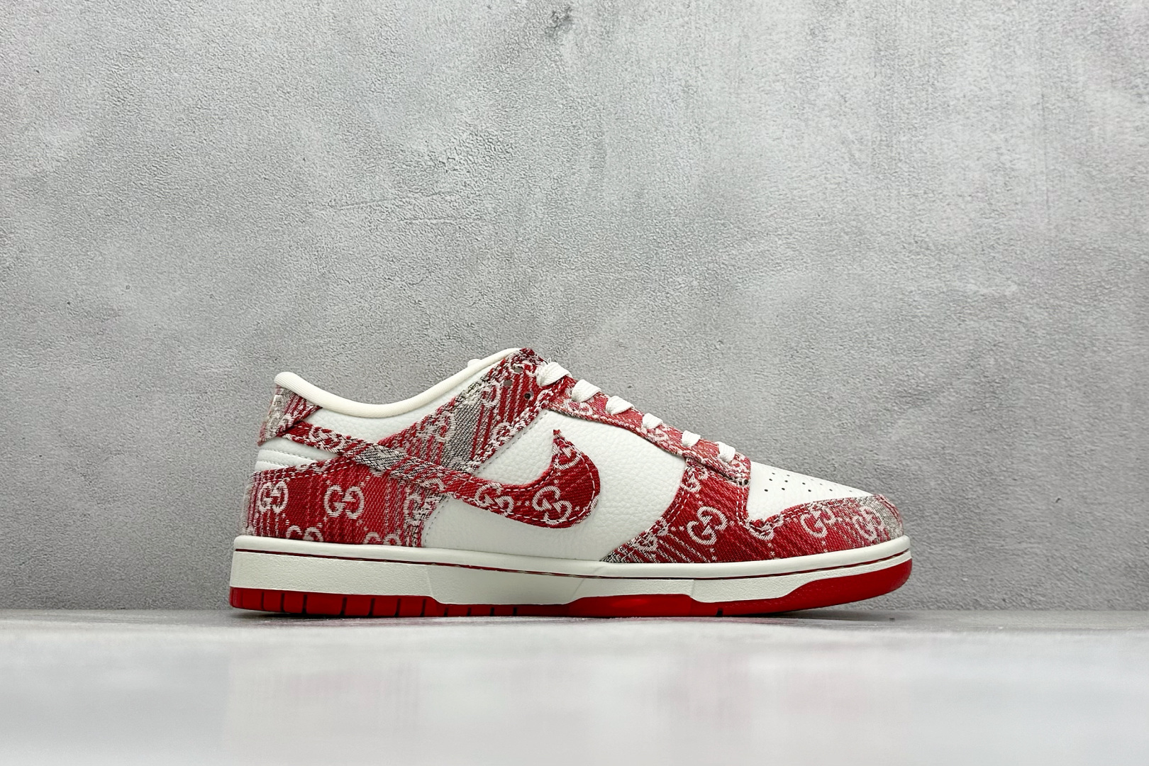 图片[2]-SC版Nike SB Dunk Low 古驰联名 灰红牛仔 周年高端定制 低帮休闲板鞋  #定制鞋盒 大厂纯原品质出货 超高清洁度 皮料切割干净无任何毛边 细节完美   货号：SC9207-417 尺码：36 36.5 37.5 38 38.5 39 40 40.5 41 42 42.5 43 44 44.5 45-选品中心
