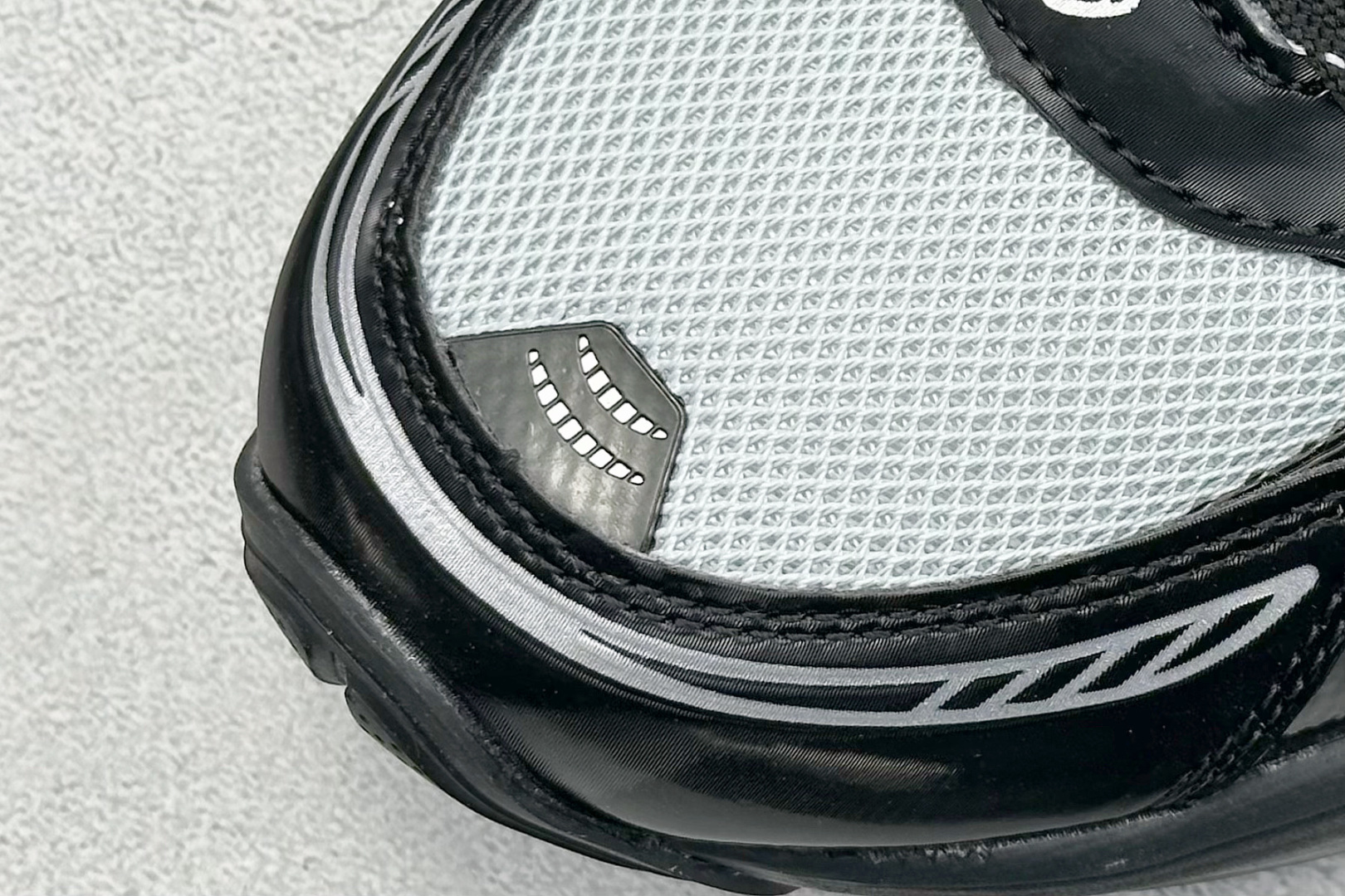 
Asics Gel-Kinetic Fluent 亚瑟士运动休闲透气专业跑鞋 
新一代缓震未来感跑鞋
