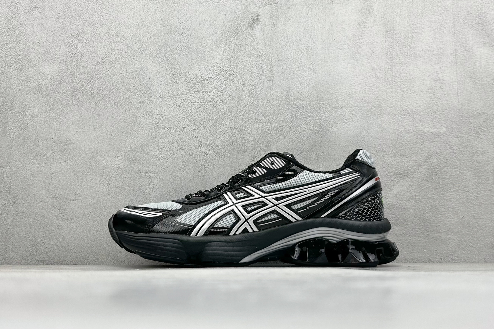
Asics Gel-Kinetic Fluent 亚瑟士运动休闲透气专业跑鞋 
新一代缓震未来感跑鞋
