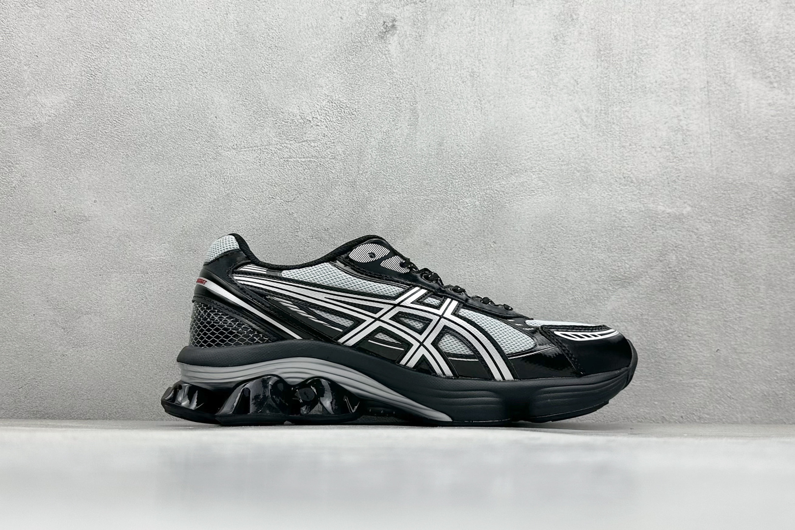 
Asics Gel-Kinetic Fluent 亚瑟士运动休闲透气专业跑鞋 
新一代缓震未来感跑鞋
