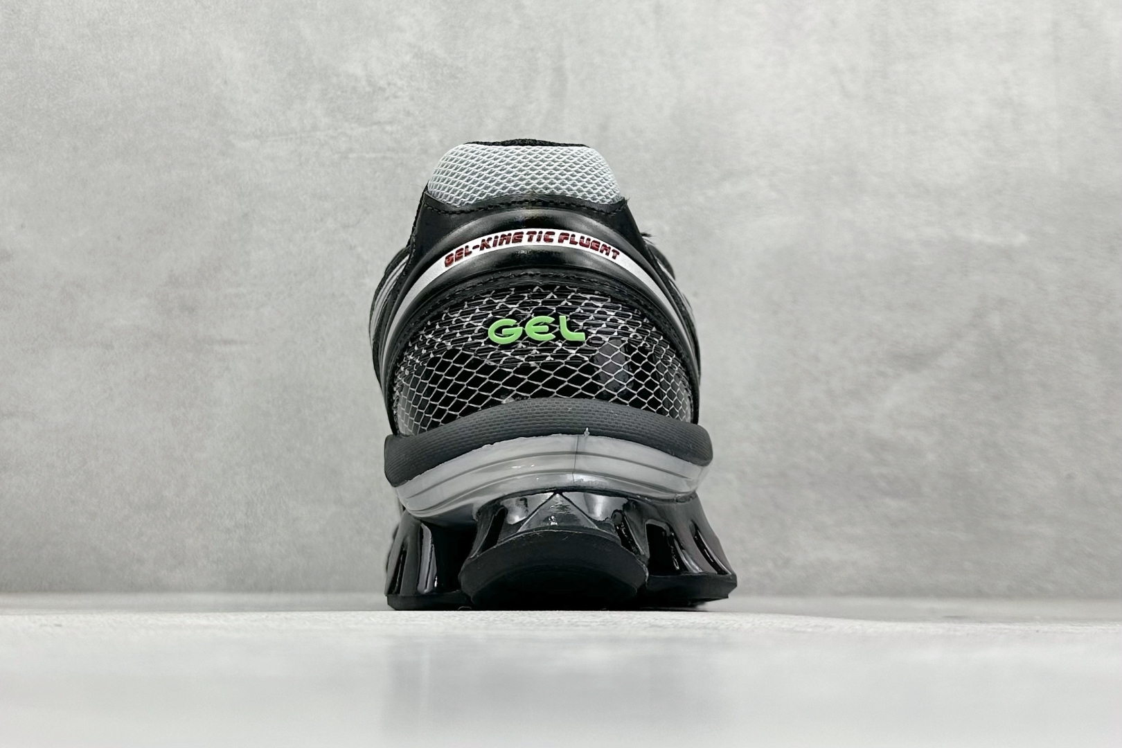 
Asics Gel-Kinetic Fluent 亚瑟士运动休闲透气专业跑鞋 
新一代缓震未来感跑鞋
