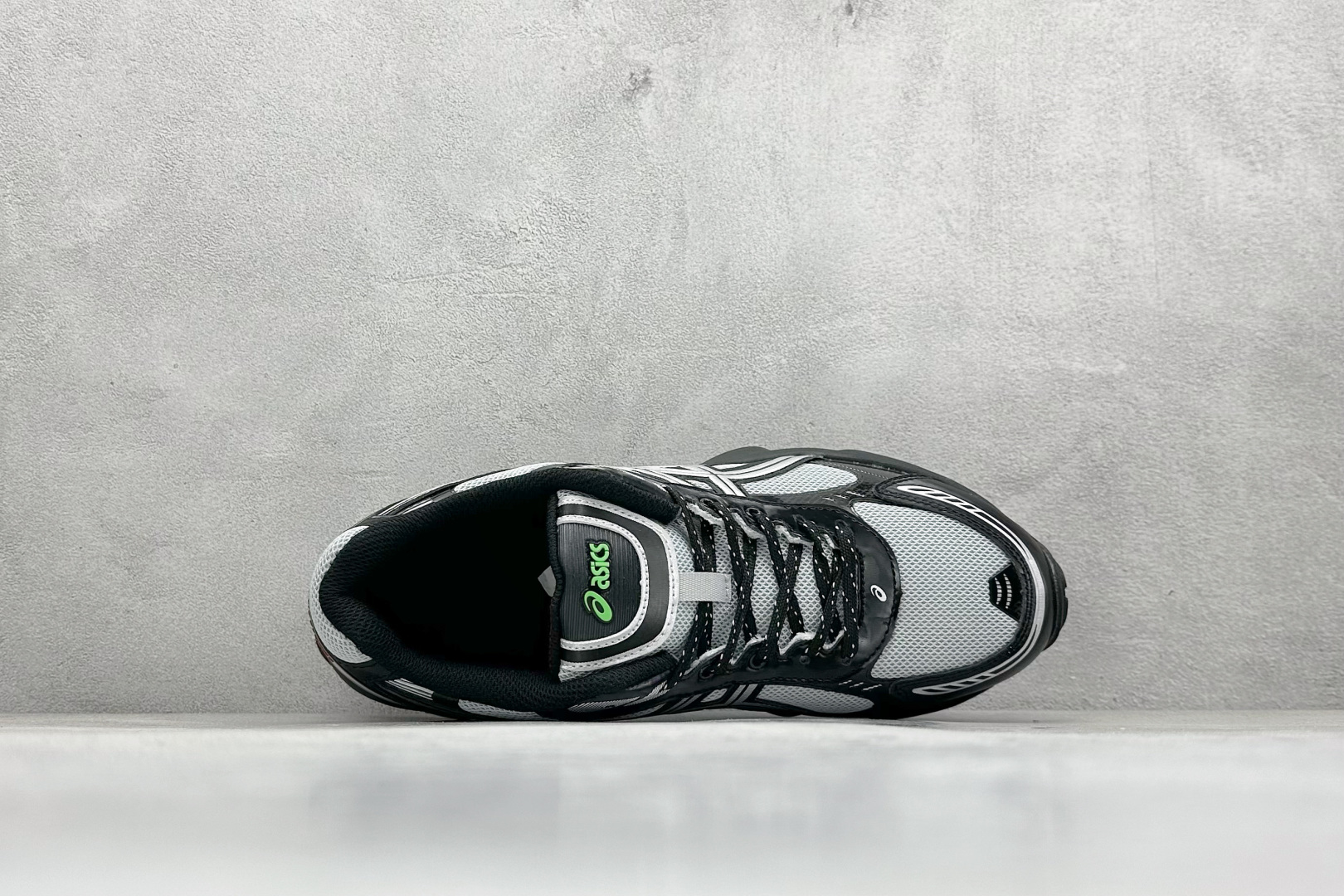 
Asics Gel-Kinetic Fluent 亚瑟士运动休闲透气专业跑鞋 
新一代缓震未来感跑鞋
