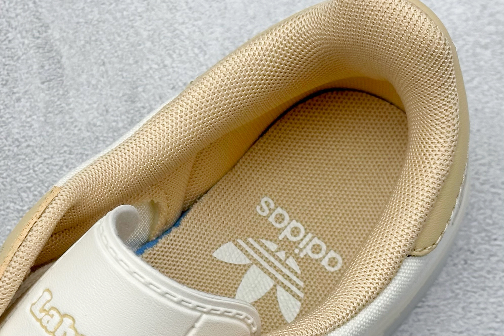 图片[8]-adidas originals Samba OG 橙白拉布布 桑巴舞系列复古经典轻便板鞋 此款以简约大方的造型设计 给人以随性休闲的时尚格调 穿着舒适轻便，运动灵活自如 满足日常个性穿搭 货号：DM1234 016 尺码：36 36.5 37 38 38.5 39 40 41 42 43 44 45-选品中心