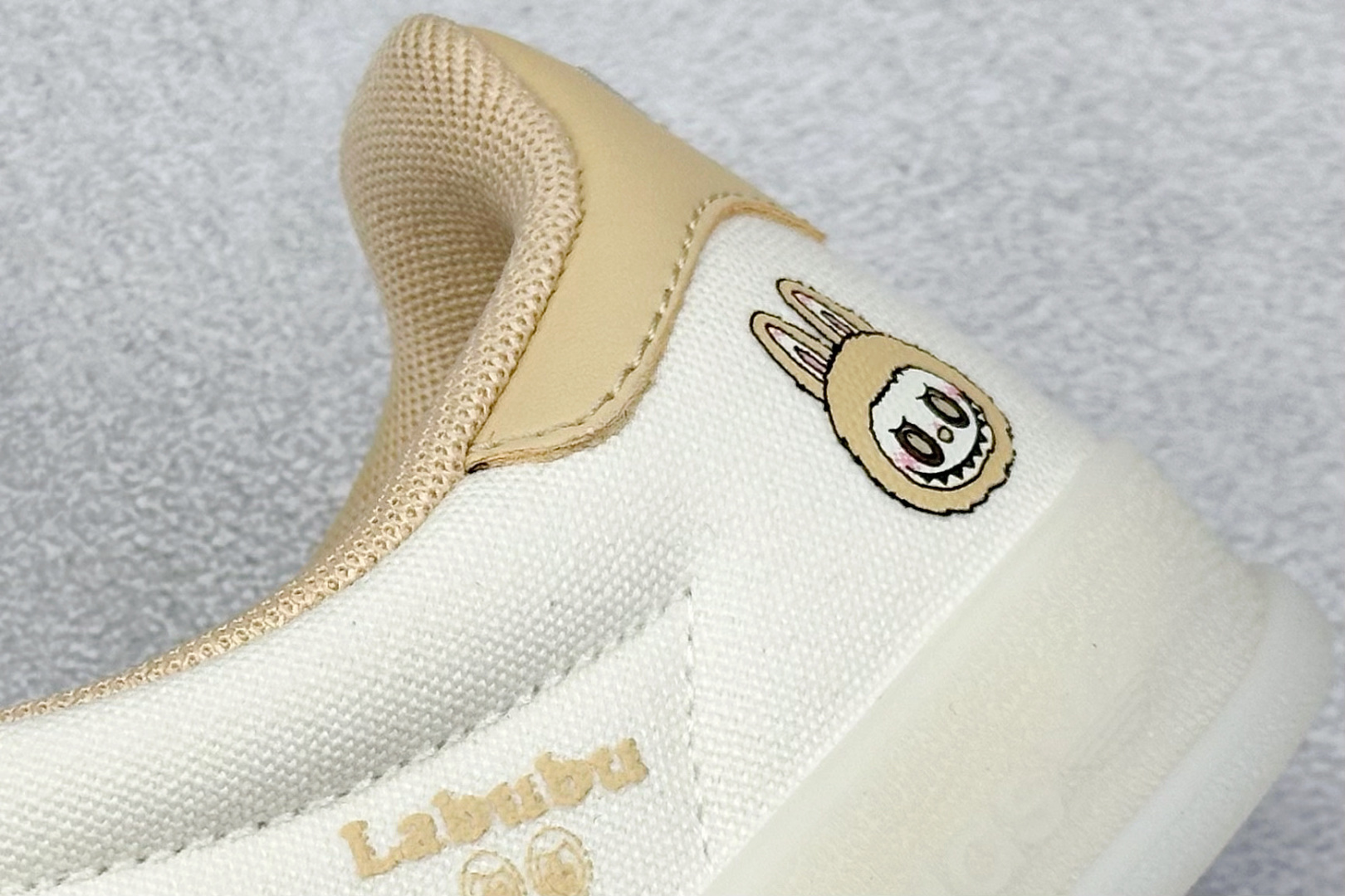 图片[9]-adidas originals Samba OG 橙白拉布布 桑巴舞系列复古经典轻便板鞋 此款以简约大方的造型设计 给人以随性休闲的时尚格调 穿着舒适轻便，运动灵活自如 满足日常个性穿搭 货号：DM1234 016 尺码：36 36.5 37 38 38.5 39 40 41 42 43 44 45-选品中心