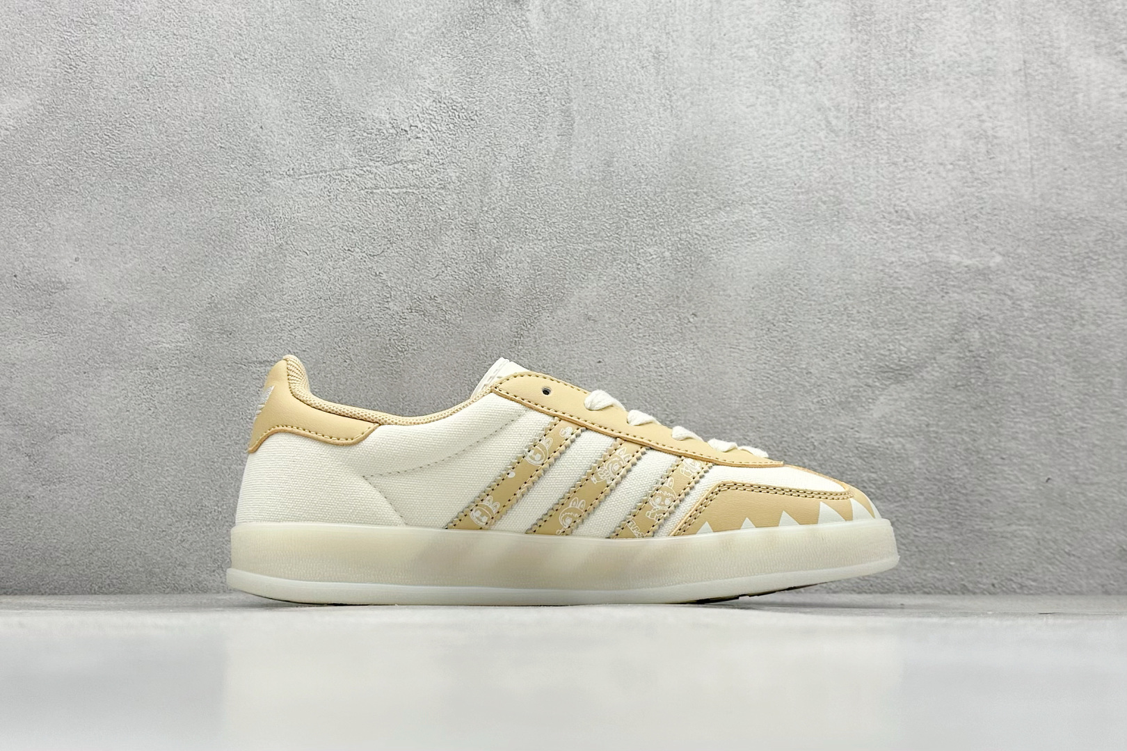 图片[2]-adidas originals Samba OG 橙白拉布布 桑巴舞系列复古经典轻便板鞋 此款以简约大方的造型设计 给人以随性休闲的时尚格调 穿着舒适轻便，运动灵活自如 满足日常个性穿搭 货号：DM1234 016 尺码：36 36.5 37 38 38.5 39 40 41 42 43 44 45-选品中心