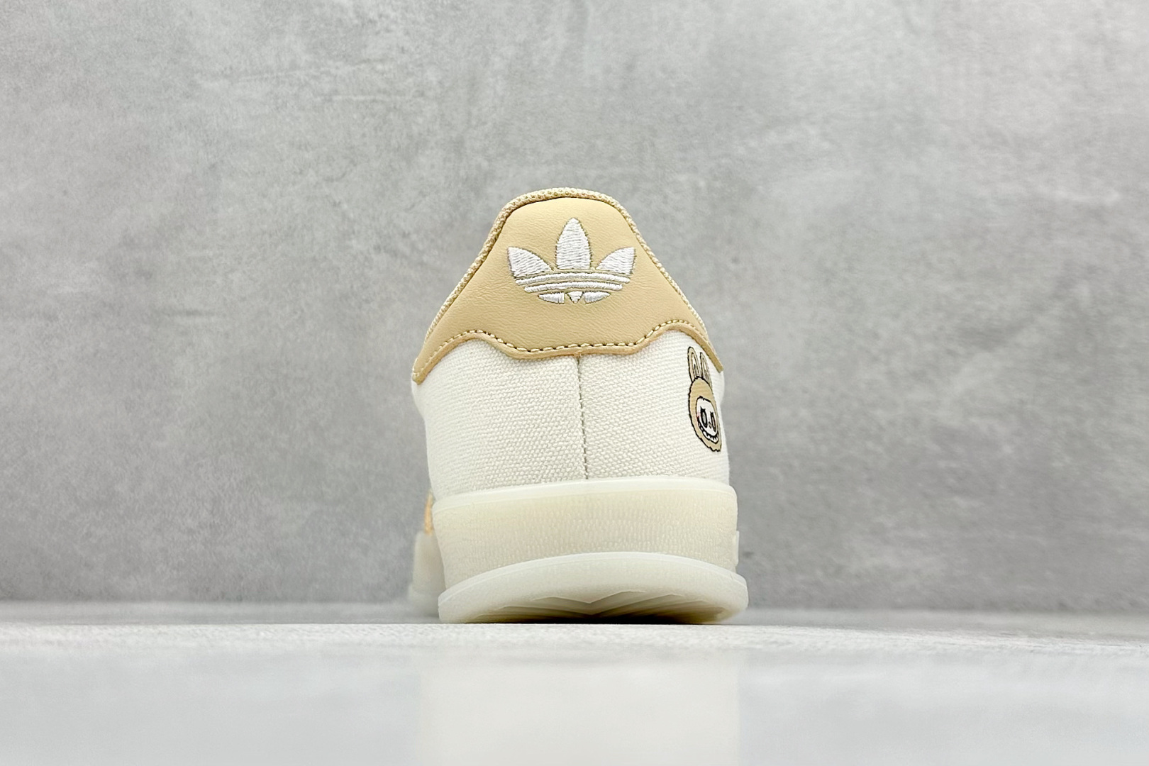 图片[6]-adidas originals Samba OG 橙白拉布布 桑巴舞系列复古经典轻便板鞋 此款以简约大方的造型设计 给人以随性休闲的时尚格调 穿着舒适轻便，运动灵活自如 满足日常个性穿搭 货号：DM1234 016 尺码：36 36.5 37 38 38.5 39 40 41 42 43 44 45-选品中心