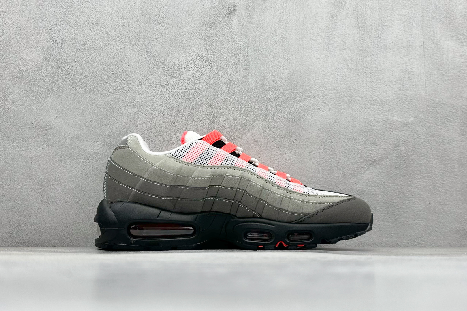 图片[2]-Nike Air Max 95 复古减震气垫跑鞋 货号：AT2865-100  尺码：36 36.5 37.5 38 38.5 39 40 40.5 41 42 42.5 43 44 44.5 45 46 47-选品中心