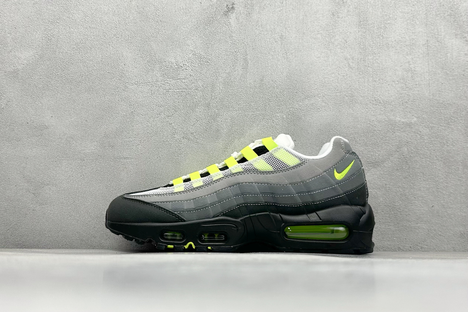 Nike Air Max 95 复古减震气垫跑鞋 货号：307960-002  尺码：36 36.5 37.5 38 38.5 39 40 40.5 41 42 42.5 43 44 44.5 45 46 47-选品中心