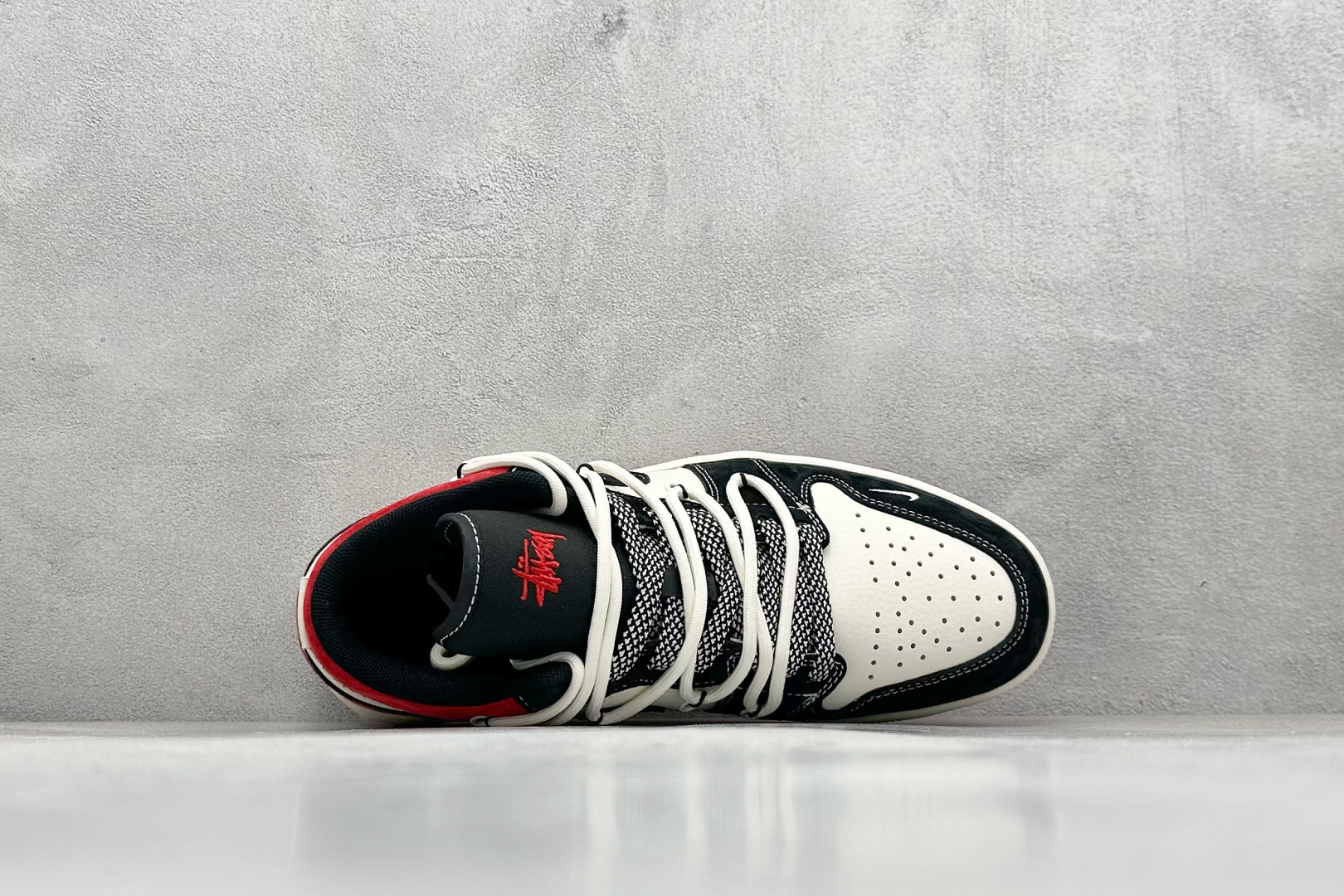 图片[3]-Air Jordan 1 Retro Low x Stussy 米黑红小钩绑带 官方同步新色 原装级产物 拒绝公底 立体鞋型 细节完美 高清洁度 购置公司同步原材料 原汁原味 忠于原版 货号：SJ9950 048 尺码：36 36.5 37.5 38 38.5 39 40 40.5 41 42 42.5 43 44 44.5 45-选品中心