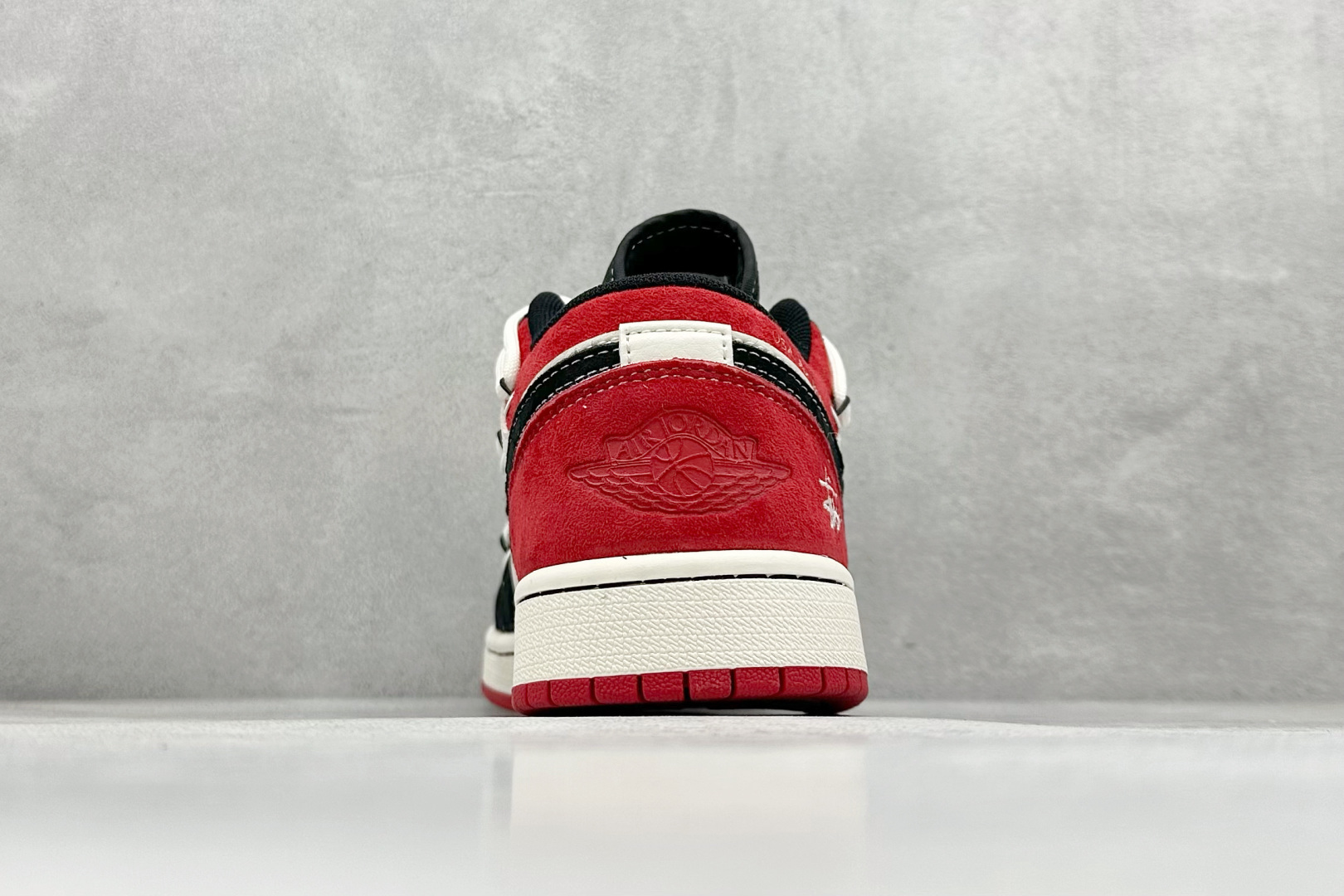 图片[6]-Air Jordan 1 Retro Low x Stussy 米黑红小钩绑带 官方同步新色 原装级产物 拒绝公底 立体鞋型 细节完美 高清洁度 购置公司同步原材料 原汁原味 忠于原版 货号：SJ9950 048 尺码：36 36.5 37.5 38 38.5 39 40 40.5 41 42 42.5 43 44 44.5 45-选品中心