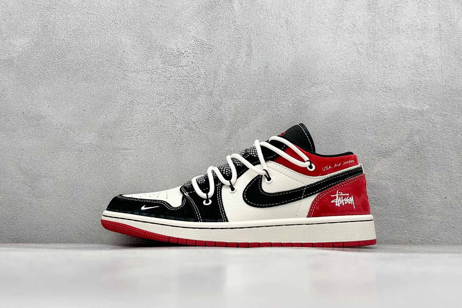 Air Jordan 1 Retro Low x Stussy 米黑红小钩绑带 官方同步新色 原装级产物 拒绝公底 立体鞋型 细节完美 高清洁度 购置公司同步原材料 原汁原味 忠于原版 货号:SJ9950 048 尺码:36 36.5 37.5 38 38.5 39 40 40.5 41 42 42.5 43 44 44.5 45-选品中心