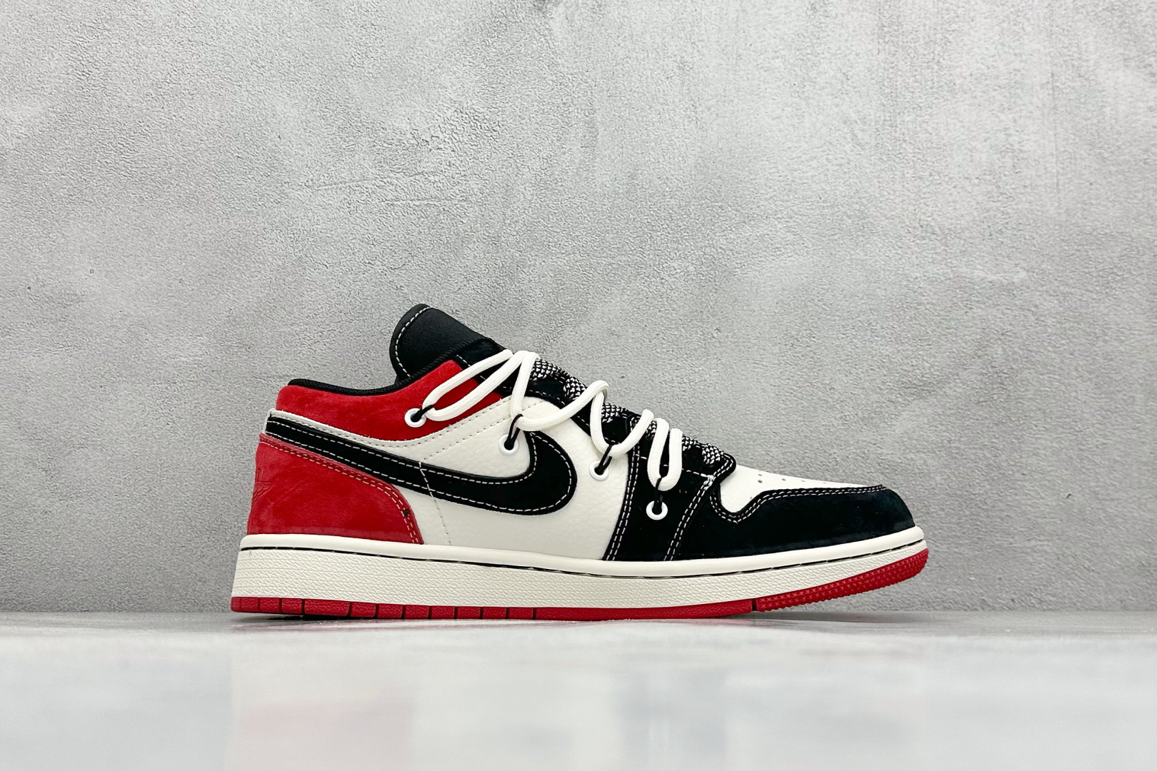 图片[2]-Air Jordan 1 Retro Low x Stussy 米黑红小钩绑带 官方同步新色 原装级产物 拒绝公底 立体鞋型 细节完美 高清洁度 购置公司同步原材料 原汁原味 忠于原版 货号：SJ9950 048 尺码：36 36.5 37.5 38 38.5 39 40 40.5 41 42 42.5 43 44 44.5 45-选品中心