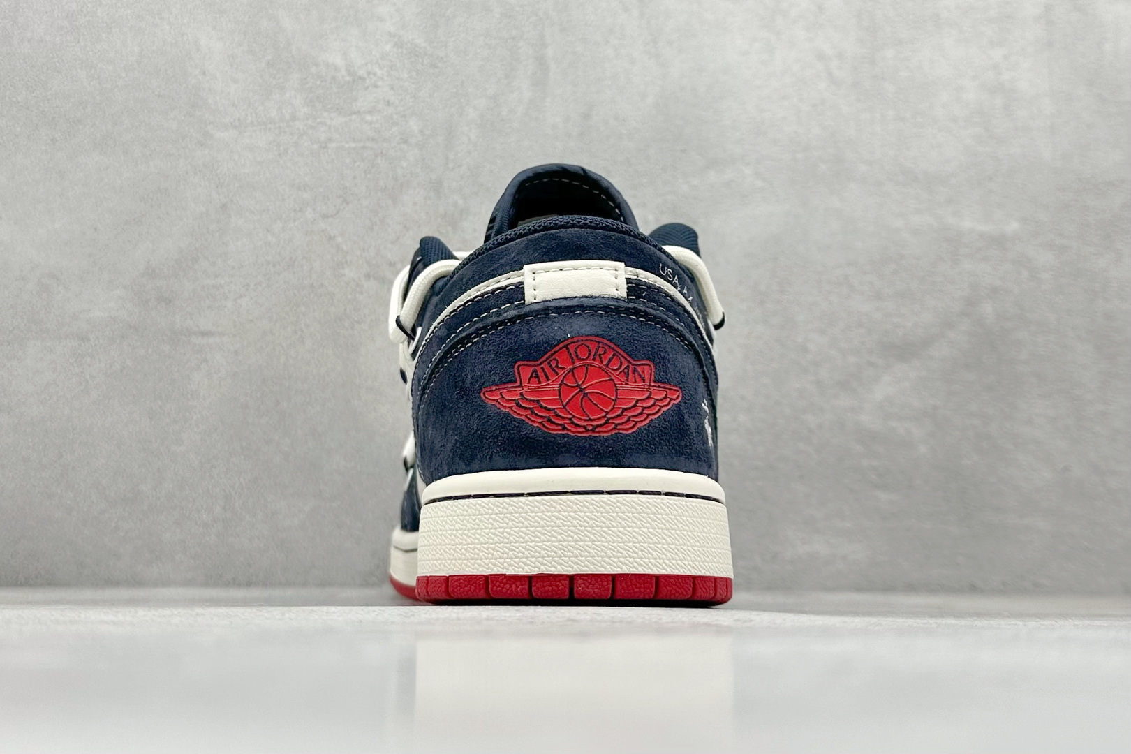 图片[6]-Air Jordan 1 Retro Low x Stussy 米蓝绑带 官方同步新色 原装级产物 拒绝公底 立体鞋型 细节完美 高清洁度 购置公司同步原材料 原汁原味 忠于原版 货号：SJ9950 049 尺码：36 36.5 37.5 38 38.5 39 40 40.5 41 42 42.5 43 44 44.5 45-选品中心
