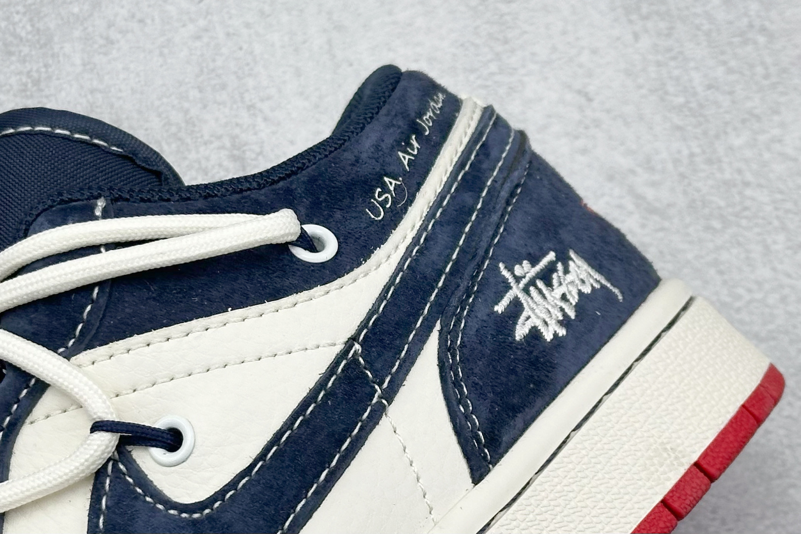 图片[9]-Air Jordan 1 Retro Low x Stussy 米蓝绑带 官方同步新色 原装级产物 拒绝公底 立体鞋型 细节完美 高清洁度 购置公司同步原材料 原汁原味 忠于原版 货号：SJ9950 049 尺码：36 36.5 37.5 38 38.5 39 40 40.5 41 42 42.5 43 44 44.5 45-选品中心