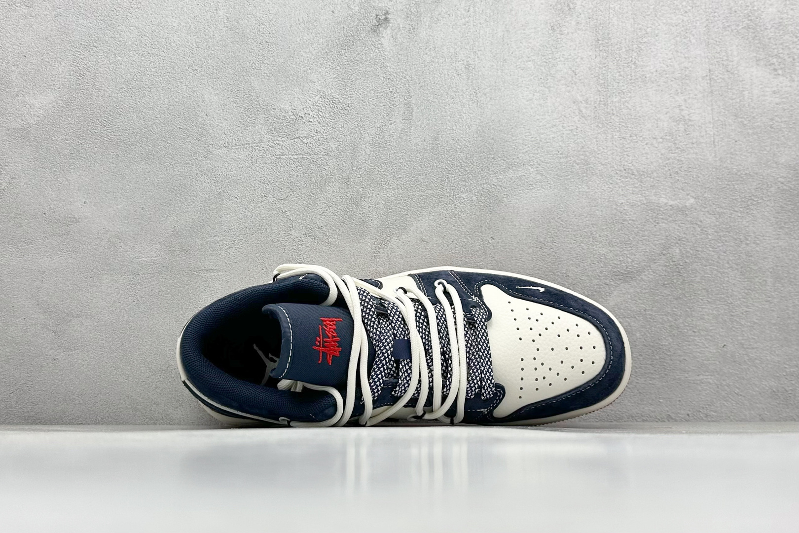 图片[3]-Air Jordan 1 Retro Low x Stussy 米蓝绑带 官方同步新色 原装级产物 拒绝公底 立体鞋型 细节完美 高清洁度 购置公司同步原材料 原汁原味 忠于原版 货号：SJ9950 049 尺码：36 36.5 37.5 38 38.5 39 40 40.5 41 42 42.5 43 44 44.5 45-选品中心