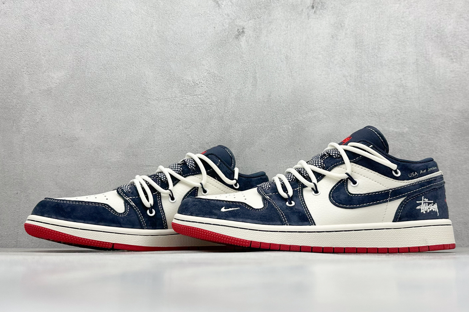 图片[5]-Air Jordan 1 Retro Low x Stussy 米蓝绑带 官方同步新色 原装级产物 拒绝公底 立体鞋型 细节完美 高清洁度 购置公司同步原材料 原汁原味 忠于原版 货号：SJ9950 049 尺码：36 36.5 37.5 38 38.5 39 40 40.5 41 42 42.5 43 44 44.5 45-选品中心