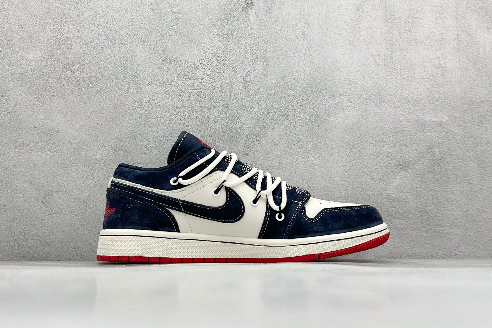 图片[2]-Air Jordan 1 Retro Low x Stussy 米蓝绑带 官方同步新色 原装级产物 拒绝公底 立体鞋型 细节完美 高清洁度 购置公司同步原材料 原汁原味 忠于原版 货号：SJ9950 049 尺码：36 36.5 37.5 38 38.5 39 40 40.5 41 42 42.5 43 44 44.5 45-选品中心