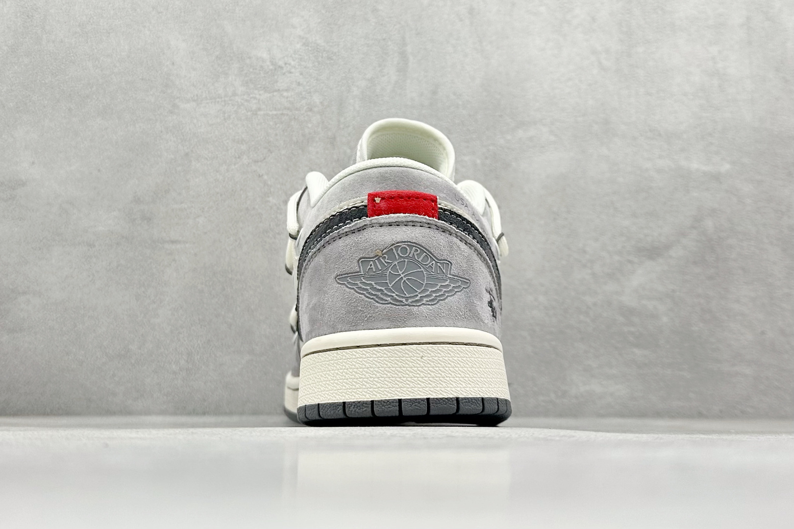 图片[6]-Air Jordan 1 Retro Low x Stussy 白灰黑小钩绑带 官方同步新色 原装级产物 拒绝公底 立体鞋型 细节完美 高清洁度 购置公司同步原材料 原汁原味 忠于原版 货号：SJ9950 050 尺码：36 36.5 37.5 38 38.5 39 40 40.5 41 42 42.5 43 44 44.5 45-选品中心