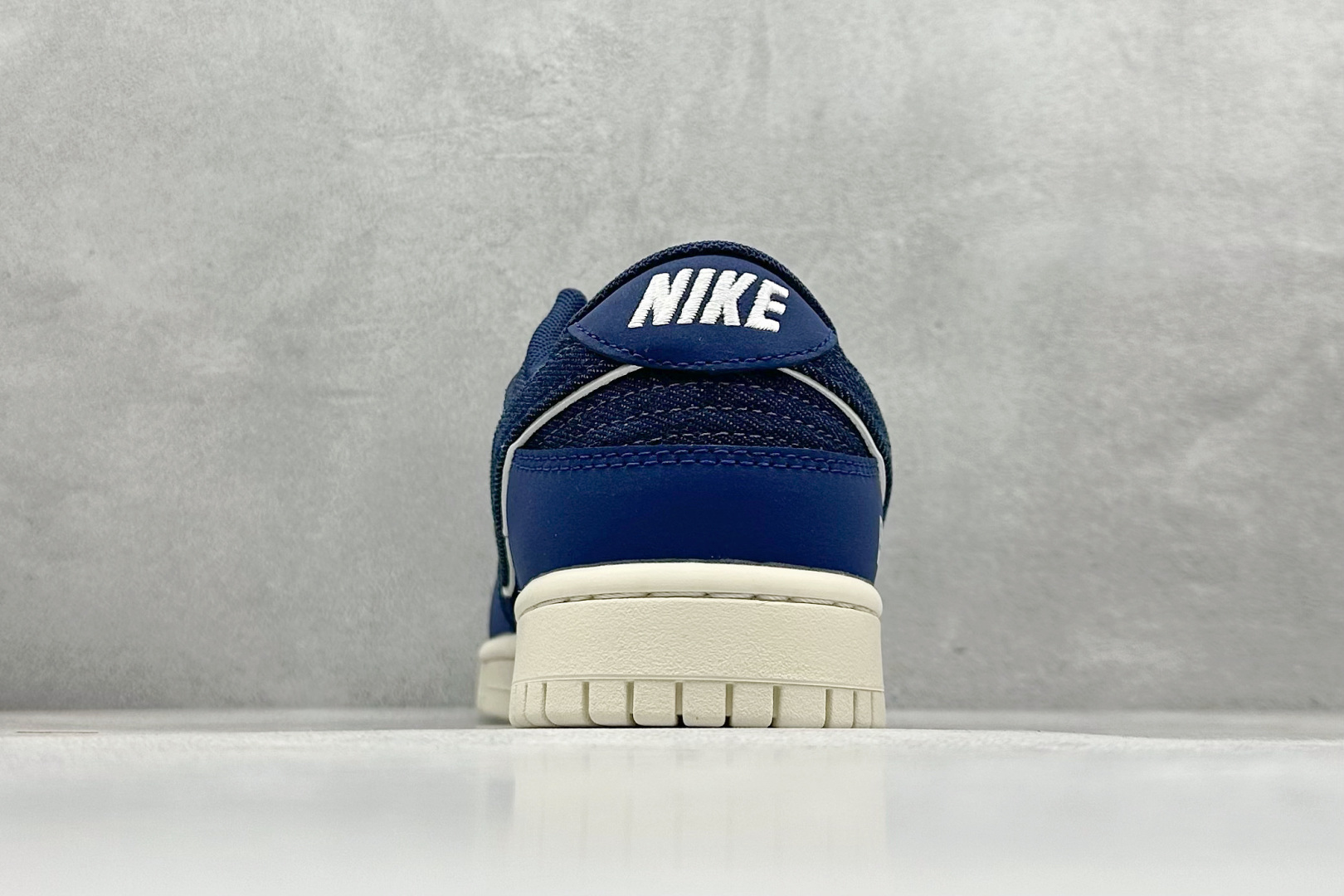 图片[6]-Nike SB Dunk Low x Supreme 蓝黑小勾 纯原大厂出品 极力推荐 原装头层材料 独家版型蒸餾加工 帶來的是更好的视觉和脚感体验 大厂纯原品质出货 清洁度 电绣工艺 皮料切割干净无任何毛边 细节完美 货号：XD1588 222 尺码：36 36.5 37.5 38 38.5 39 40 40.5 41 42 42.5 43 44 44.5 45-选品中心