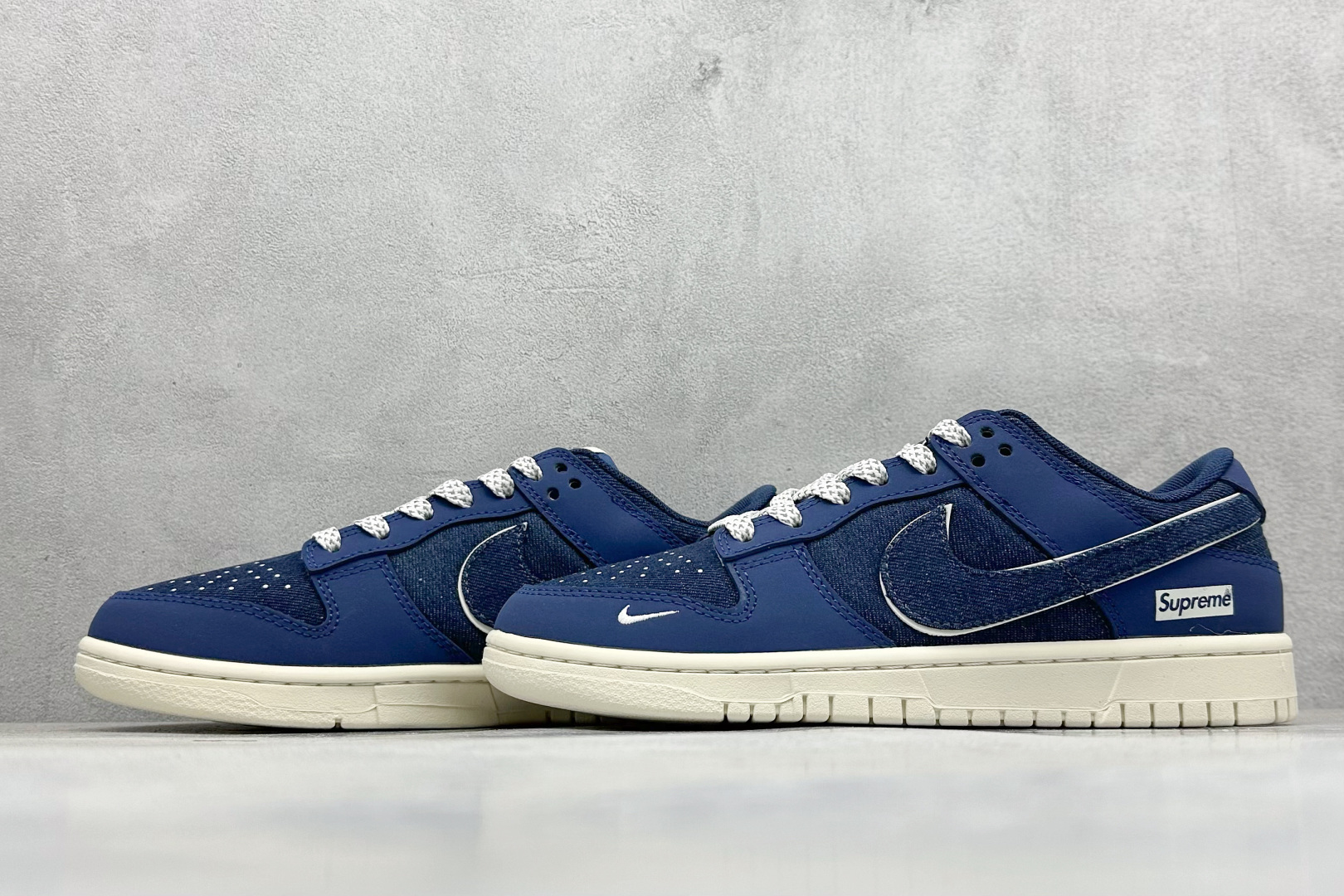 图片[5]-Nike SB Dunk Low x Supreme 蓝黑小勾 纯原大厂出品 极力推荐 原装头层材料 独家版型蒸餾加工 帶來的是更好的视觉和脚感体验 大厂纯原品质出货 清洁度 电绣工艺 皮料切割干净无任何毛边 细节完美 货号：XD1588 222 尺码：36 36.5 37.5 38 38.5 39 40 40.5 41 42 42.5 43 44 44.5 45-选品中心