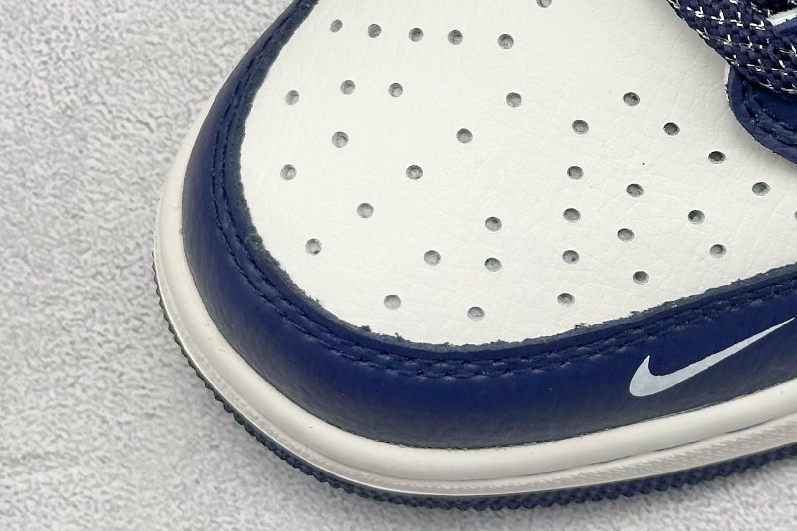 200 Travis Scott x Nike Air Jordan 1 Low x Superme Air Jordan 1 Low 反转蓝白小勾满天星倒钩 JW1188-132