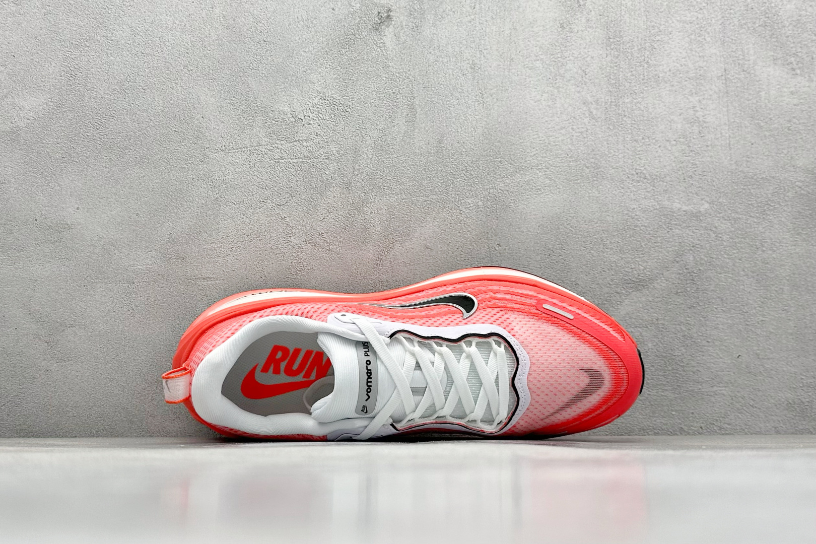 180 Nike Air Zoom Vomero PLUS 全新科技提前原鞋开发 运动跑鞋 HV8154-604-Chinese  UA Cheap High Quatity Brand  Clothes Bags handbags Sneakers wholesale wholesaler seller from China Factory suppliers Fashion Clothing  Shoes best Quality Beautiful Price  180 Nike Air Zoom Vomero PLUS 全新科技提前原鞋开发 运动跑鞋 HV8154-604