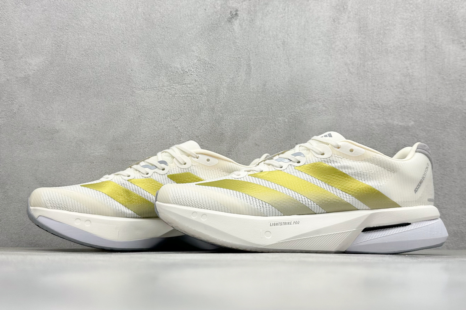 图片[5]-Adidas Adizero Boston 13 轻盈跑鞋 超轻发泡底 缓震透气跑步鞋 AdizeroBoston13跑鞋专为中长跑而设计 它们通过来自ENERGYRODS的推进感为训练带来了比赛日的感觉 从而限制了脚下的能量损失 它们速度很快 但这并不以耐用性为代价 中底混合了超轻LightstrikePro缓冲和耐用的LightstrikeEVA 货号：JS4947 尺码：36 36.5 37 38 38.5 39 40 40.5 41 42 42.5 43 44 44.5 45-选品中心