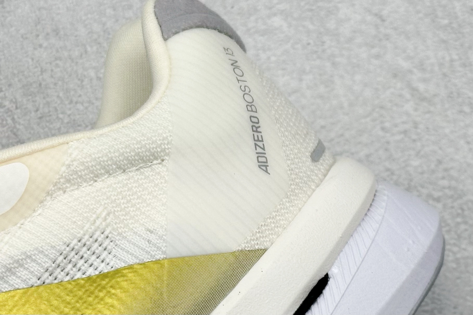 图片[9]-Adidas Adizero Boston 13 轻盈跑鞋 超轻发泡底 缓震透气跑步鞋 AdizeroBoston13跑鞋专为中长跑而设计 它们通过来自ENERGYRODS的推进感为训练带来了比赛日的感觉 从而限制了脚下的能量损失 它们速度很快 但这并不以耐用性为代价 中底混合了超轻LightstrikePro缓冲和耐用的LightstrikeEVA 货号：JS4947 尺码：36 36.5 37 38 38.5 39 40 40.5 41 42 42.5 43 44 44.5 45-选品中心