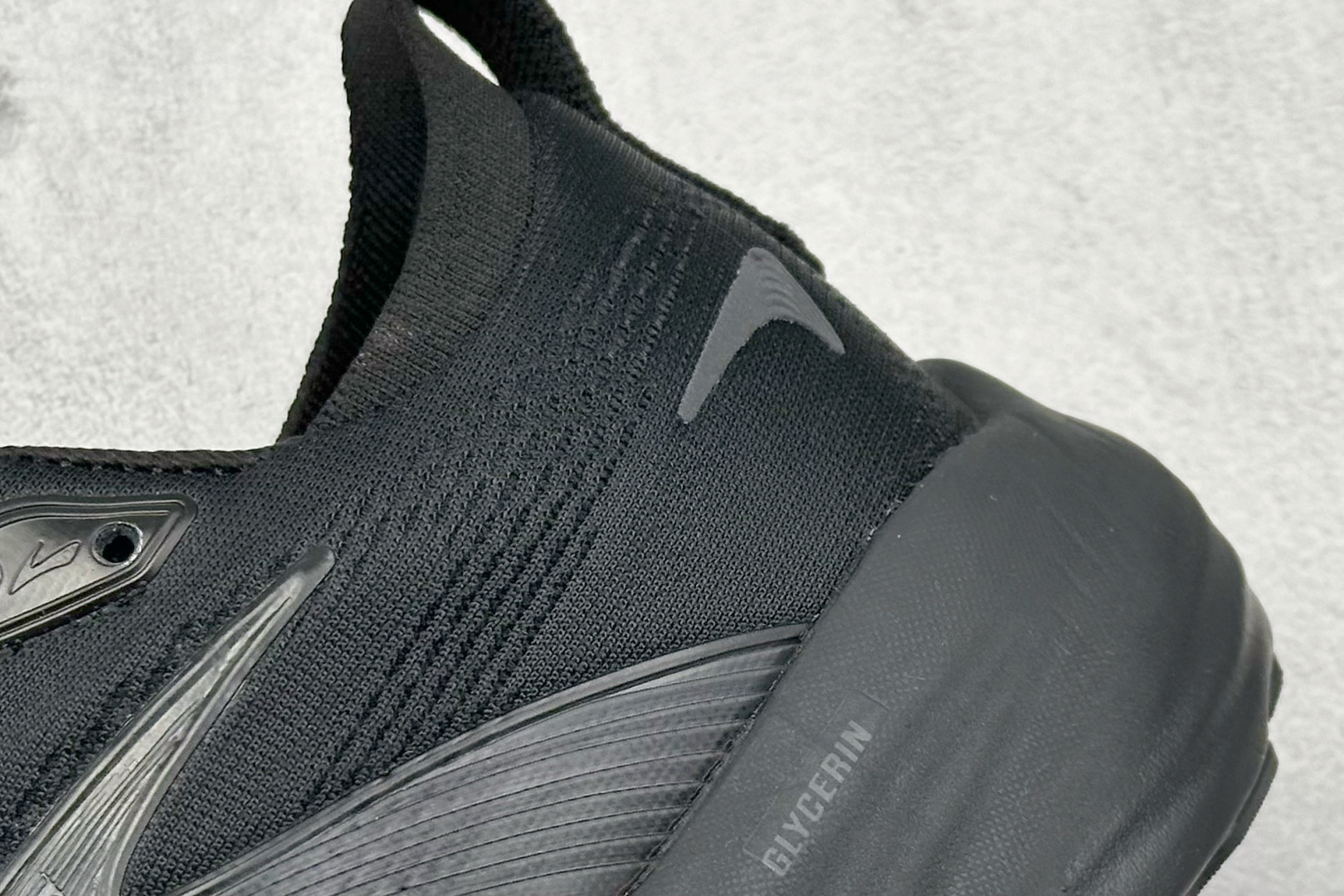 图片[9]-Brooks 布鲁克斯 Glycerin 22 超弹轻盈跑步鞋 采用改进工程空气网眼组合热熔工艺 鞋面材质搭载DNA LOFT V2密度泡棉缓震系统 中底外置防滑耐磨橡胶底片 货号： 110445 1D 020 尺码：36 37 38 39 40 40.5 41 42 42.5 43 44 45-选品中心