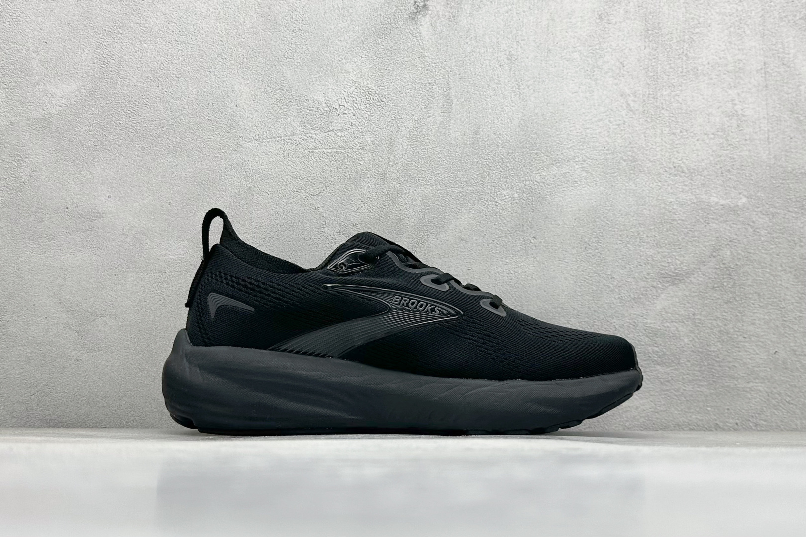 图片[2]-Brooks 布鲁克斯 Glycerin 22 超弹轻盈跑步鞋 采用改进工程空气网眼组合热熔工艺 鞋面材质搭载DNA LOFT V2密度泡棉缓震系统 中底外置防滑耐磨橡胶底片 货号： 110445 1D 020 尺码：36 37 38 39 40 40.5 41 42 42.5 43 44 45-选品中心