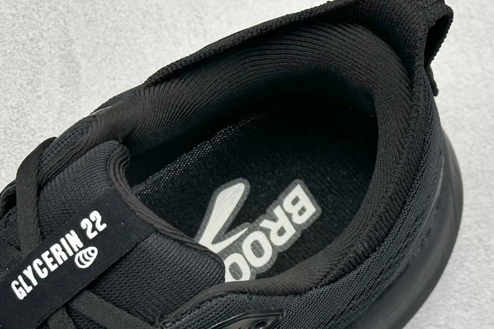 图片[8]-Brooks 布鲁克斯 Glycerin 22 超弹轻盈跑步鞋 采用改进工程空气网眼组合热熔工艺 鞋面材质搭载DNA LOFT V2密度泡棉缓震系统 中底外置防滑耐磨橡胶底片 货号： 110445 1D 020 尺码：36 37 38 39 40 40.5 41 42 42.5 43 44 45-选品中心