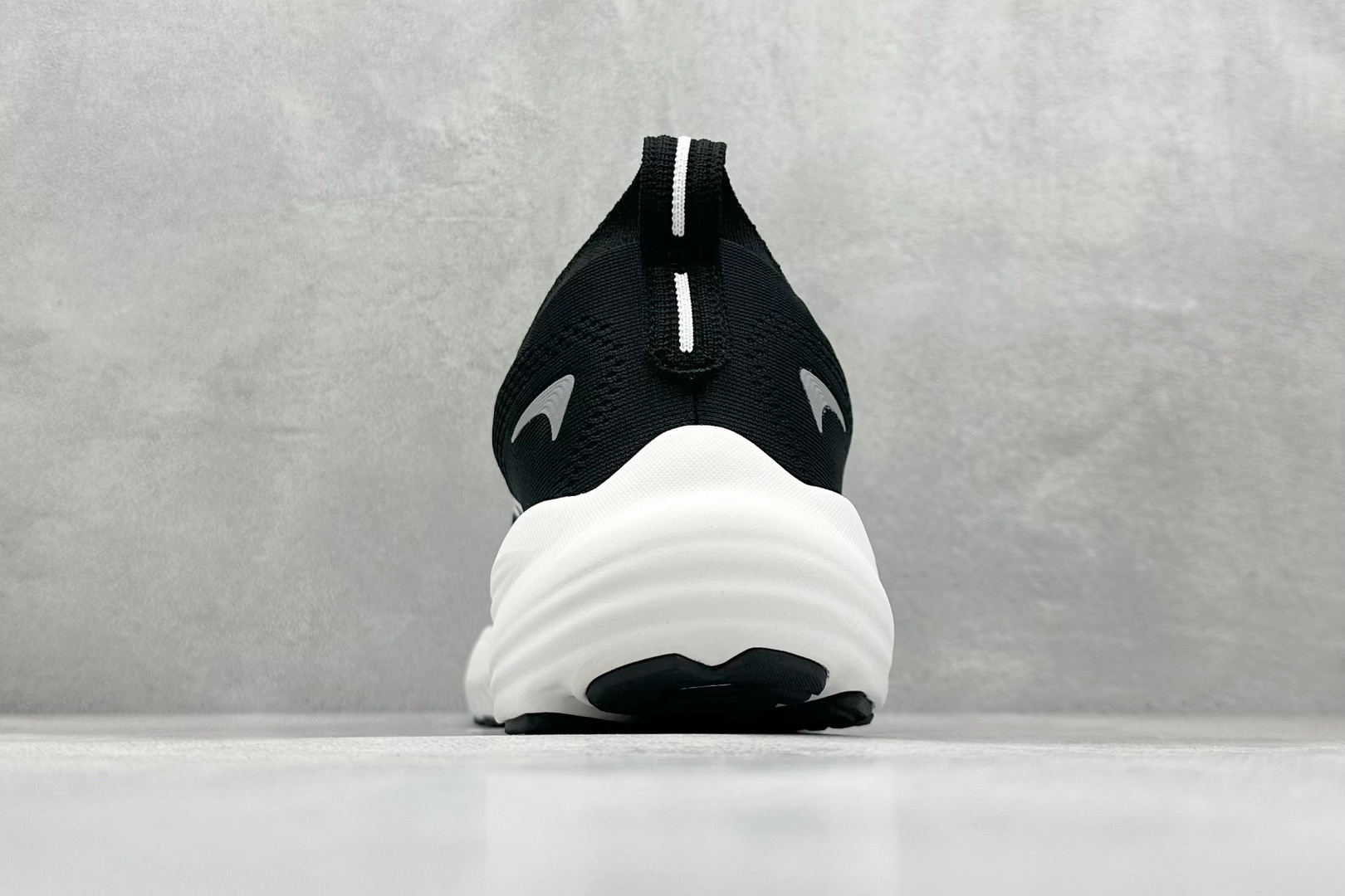 图片[6]-Brooks 布鲁克斯 Glycerin 22 超弹轻盈跑步鞋 采用改进工程空气网眼组合热熔工艺 鞋面材质搭载DNA LOFT V2密度泡棉缓震系统 中底外置防滑耐磨橡胶底片 货号： 110445 1D 090 尺码：36 37 38 39 40 40.5 41 42 42.5 43 44 45-选品中心