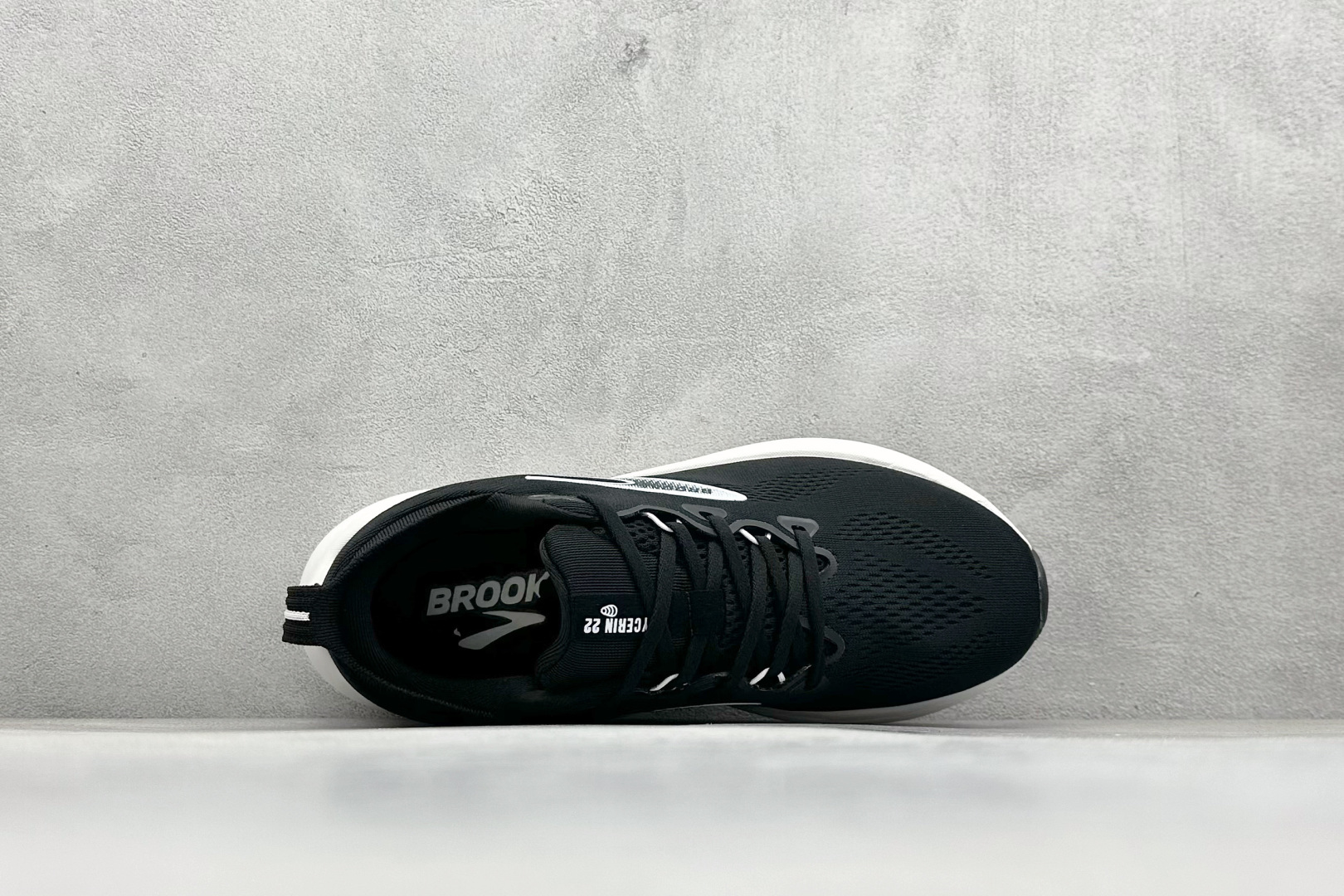 图片[3]-Brooks 布鲁克斯 Glycerin 22 超弹轻盈跑步鞋 采用改进工程空气网眼组合热熔工艺 鞋面材质搭载DNA LOFT V2密度泡棉缓震系统 中底外置防滑耐磨橡胶底片 货号： 110445 1D 090 尺码：36 37 38 39 40 40.5 41 42 42.5 43 44 45-选品中心