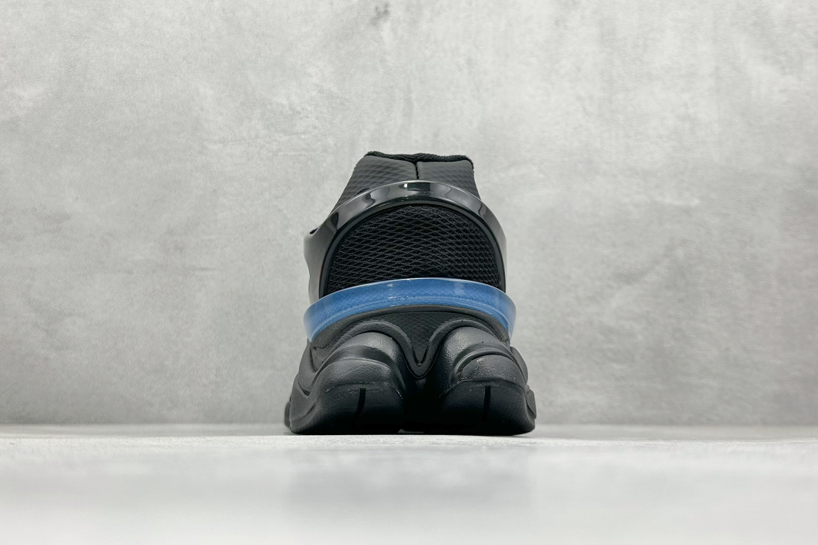 图片[6]-Joe Freshgoods x New Balance NB9060 联名款 复古休闲运动慢跑鞋  #鞋款灵感源自设计师本人对夏日的怀日回忆。鞋面大身由空间双格及磨砂鞋面拼接而生，配以柔和、温暖的粉橘色调，夏日氛围拉满  #采用大面积网眼以及麂皮材质覆盖鞋身，还原经典气质。搭载ABZORB避震科技，由泡沫聚酯制成，上脚可以有效减少由鞋底反弹对身体及双腿的冲击力 货号：U9060IDW  尺码：36 37 37.5 38 38.5 39 40 40.5 41 42 42.5 43 44 44.5 45-选品中心