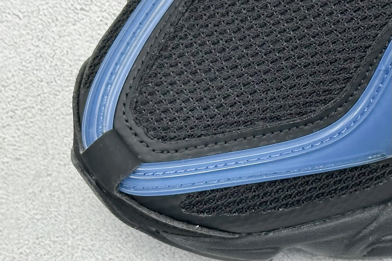 图片[7]-Joe Freshgoods x New Balance NB9060 联名款 复古休闲运动慢跑鞋  #鞋款灵感源自设计师本人对夏日的怀日回忆。鞋面大身由空间双格及磨砂鞋面拼接而生，配以柔和、温暖的粉橘色调，夏日氛围拉满  #采用大面积网眼以及麂皮材质覆盖鞋身，还原经典气质。搭载ABZORB避震科技，由泡沫聚酯制成，上脚可以有效减少由鞋底反弹对身体及双腿的冲击力 货号：U9060IDW  尺码：36 37 37.5 38 38.5 39 40 40.5 41 42 42.5 43 44 44.5 45-选品中心