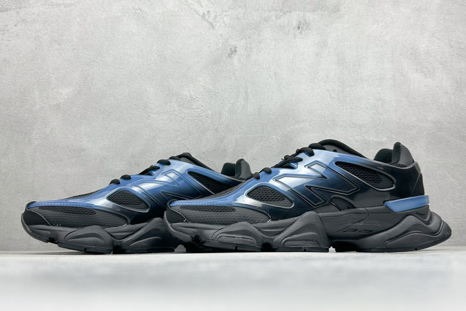 图片[5]-Joe Freshgoods x New Balance NB9060 联名款 复古休闲运动慢跑鞋  #鞋款灵感源自设计师本人对夏日的怀日回忆。鞋面大身由空间双格及磨砂鞋面拼接而生，配以柔和、温暖的粉橘色调，夏日氛围拉满  #采用大面积网眼以及麂皮材质覆盖鞋身，还原经典气质。搭载ABZORB避震科技，由泡沫聚酯制成，上脚可以有效减少由鞋底反弹对身体及双腿的冲击力 货号：U9060IDW  尺码：36 37 37.5 38 38.5 39 40 40.5 41 42 42.5 43 44 44.5 45-选品中心