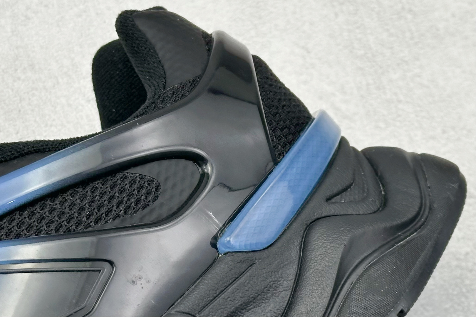 图片[9]-Joe Freshgoods x New Balance NB9060 联名款 复古休闲运动慢跑鞋  #鞋款灵感源自设计师本人对夏日的怀日回忆。鞋面大身由空间双格及磨砂鞋面拼接而生，配以柔和、温暖的粉橘色调，夏日氛围拉满  #采用大面积网眼以及麂皮材质覆盖鞋身，还原经典气质。搭载ABZORB避震科技，由泡沫聚酯制成，上脚可以有效减少由鞋底反弹对身体及双腿的冲击力 货号：U9060IDW  尺码：36 37 37.5 38 38.5 39 40 40.5 41 42 42.5 43 44 44.5 45-选品中心