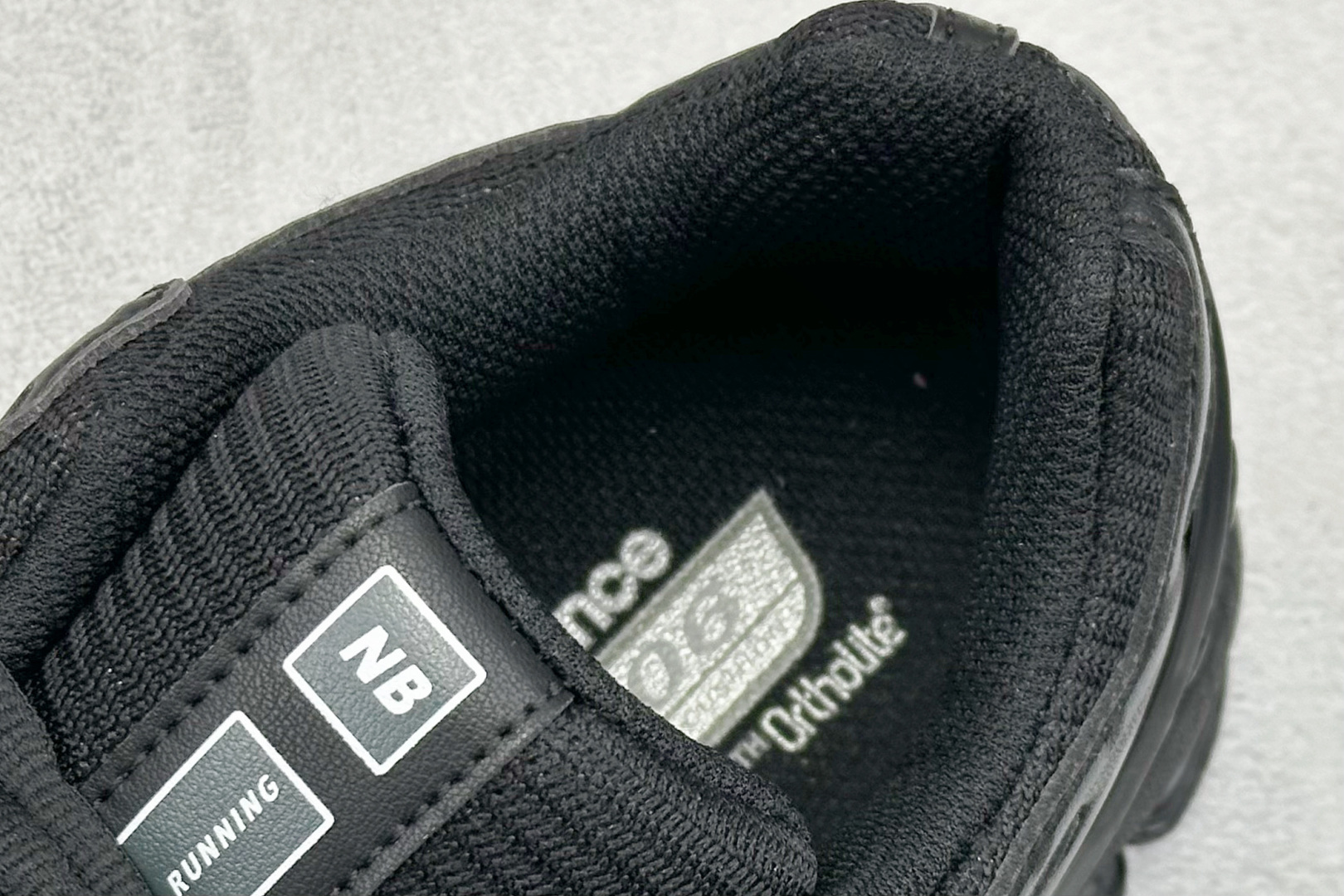 图片[8]-BF版New Balance M1906系列 复古单品宝藏老爹鞋款 复古元素叠加 质感超级棒 楦版型材料细节做工精细 作为NB最经典的档案鞋型之一 与2002一样，1906有着NB最成熟的技术加持和复古款式，而本次推出的版本参照2002r的定位，相信会在性价两端做出权衡。单从造型上来看，依旧是vibe风格，味道很正，细节也很酷，这双1906r无疑必能打入复古跑鞋爱好者的年度鞋款名录 货号：M1906RBB 尺码：36-45-选品中心