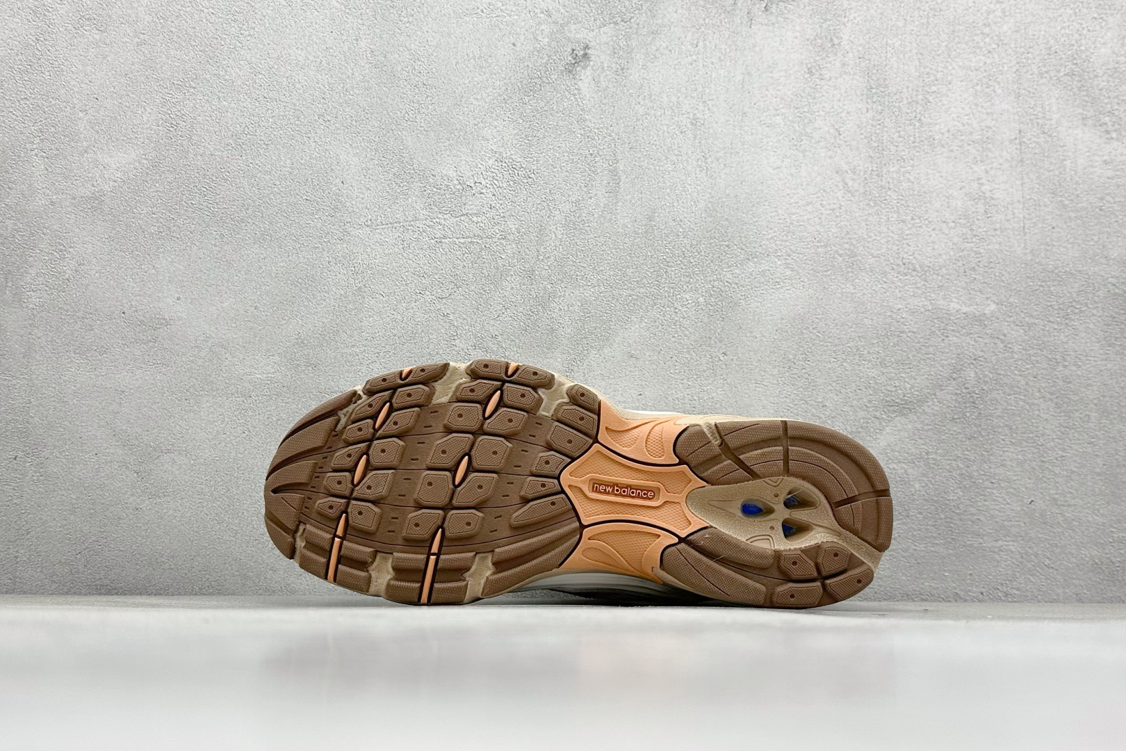 图片[4]-BF版新百伦New Balance MR530系列 复古老爹风网布跑步休闲运动鞋 采用硬质牛剖革组合透气网眼布鞋面材质 独立3层组合大底私模 正确独立中底嵌入ABZORB缓震材质 货好：MR530N1 尺码：36 36.5 37 37.5 38 38.5 39.5 40 40.5 41.5 42 42.5 43 44 44.5 45-选品中心