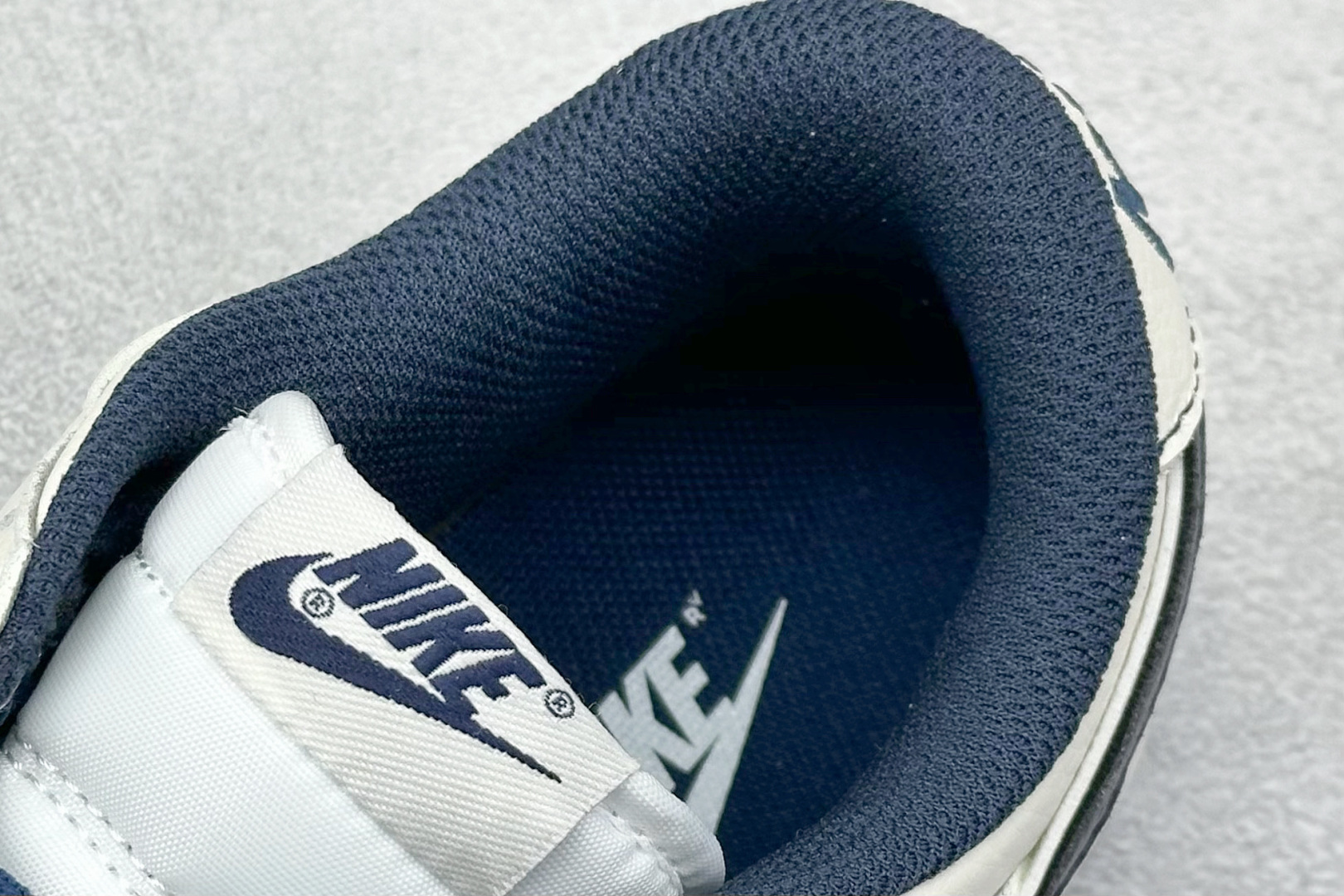 图片[8]-BF Supreme x Nk SB Dunk Low 联名深蓝配色 低帮休闲运动滑板板鞋 #3M反光 大厂纯原品质出货 纯正版型 定制鞋盒 皮料切割干净无任何毛边 细节完美 超高清洁度 货号：RM2308-238 尺码：36 36.5 37.5 38 38.5 39 40 40.5 41 42 42.5 43 44 44.5 45-选品中心