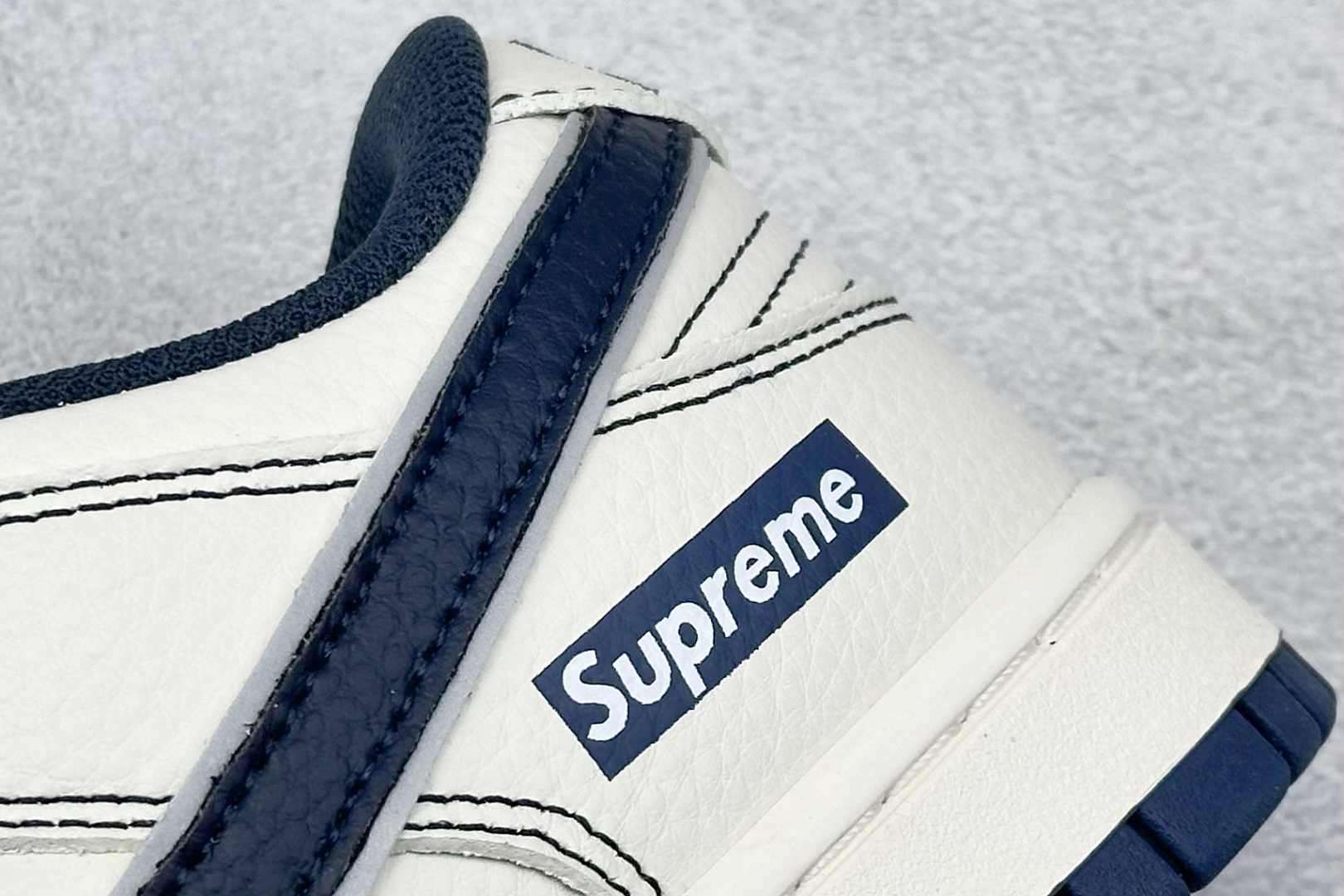 图片[9]-BF Supreme x Nk SB Dunk Low 联名深蓝配色 低帮休闲运动滑板板鞋 #3M反光 大厂纯原品质出货 纯正版型 定制鞋盒 皮料切割干净无任何毛边 细节完美 超高清洁度 货号：RM2308-238 尺码：36 36.5 37.5 38 38.5 39 40 40.5 41 42 42.5 43 44 44.5 45-选品中心