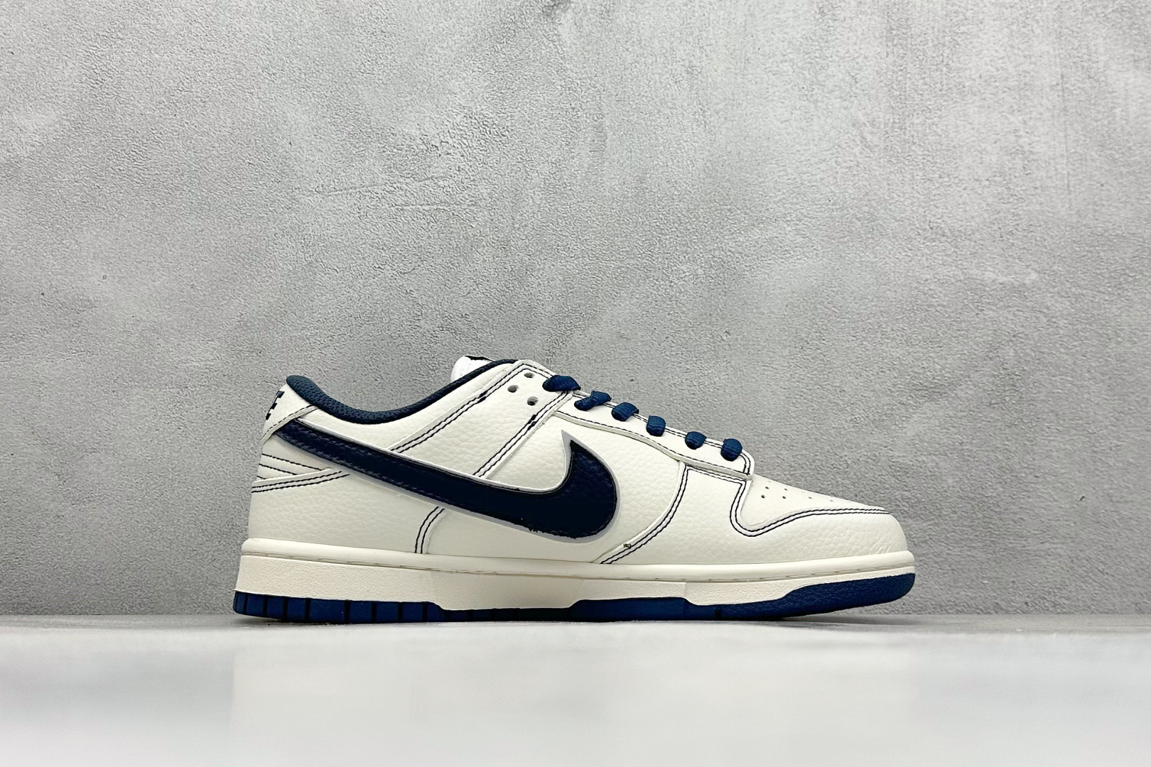 图片[2]-BF Supreme x Nk SB Dunk Low 联名深蓝配色 低帮休闲运动滑板板鞋 #3M反光 大厂纯原品质出货 纯正版型 定制鞋盒 皮料切割干净无任何毛边 细节完美 超高清洁度 货号：RM2308-238 尺码：36 36.5 37.5 38 38.5 39 40 40.5 41 42 42.5 43 44 44.5 45-选品中心