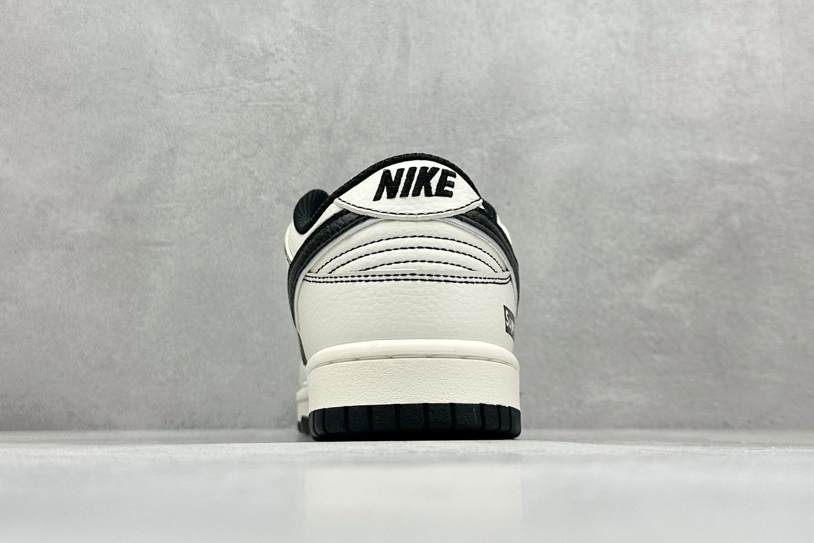 图片[6]-BF Supreme x Nk SB Dunk Low 联名深黑配色 低帮休闲运动滑板板鞋 #3M反光 大厂纯原品质出货 纯正版型 定制鞋盒 皮料切割干净无任何毛边 细节完美 超高清洁度 货号：LF0039-004 尺码：36 36.5 37.5 38 38.5 39 40 40.5 41 42 42.5 43 44 44.5 45-选品中心