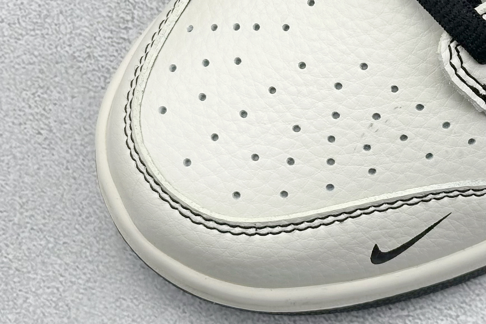 图片[7]-BF Supreme x Nk SB Dunk Low 联名深黑配色 低帮休闲运动滑板板鞋 #3M反光 大厂纯原品质出货 纯正版型 定制鞋盒 皮料切割干净无任何毛边 细节完美 超高清洁度 货号：LF0039-004 尺码：36 36.5 37.5 38 38.5 39 40 40.5 41 42 42.5 43 44 44.5 45-选品中心